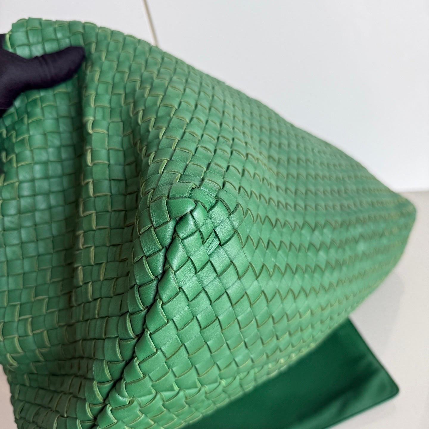 Bottega Veneta Cabat Tote Green Intreccio Leather 45cm For Sale 7