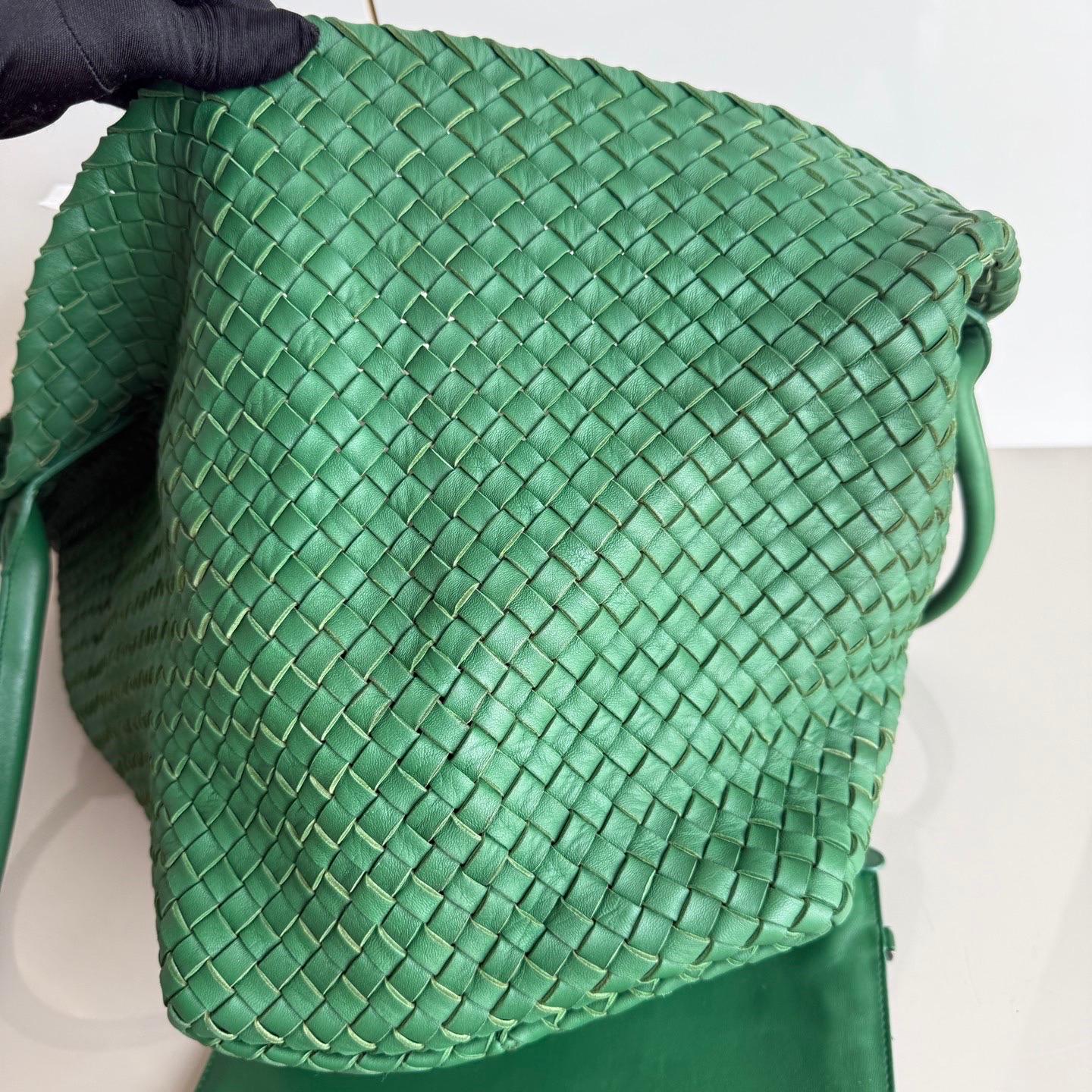 Bottega Veneta Cabat Tote Green Intreccio Leather 45cm For Sale 8