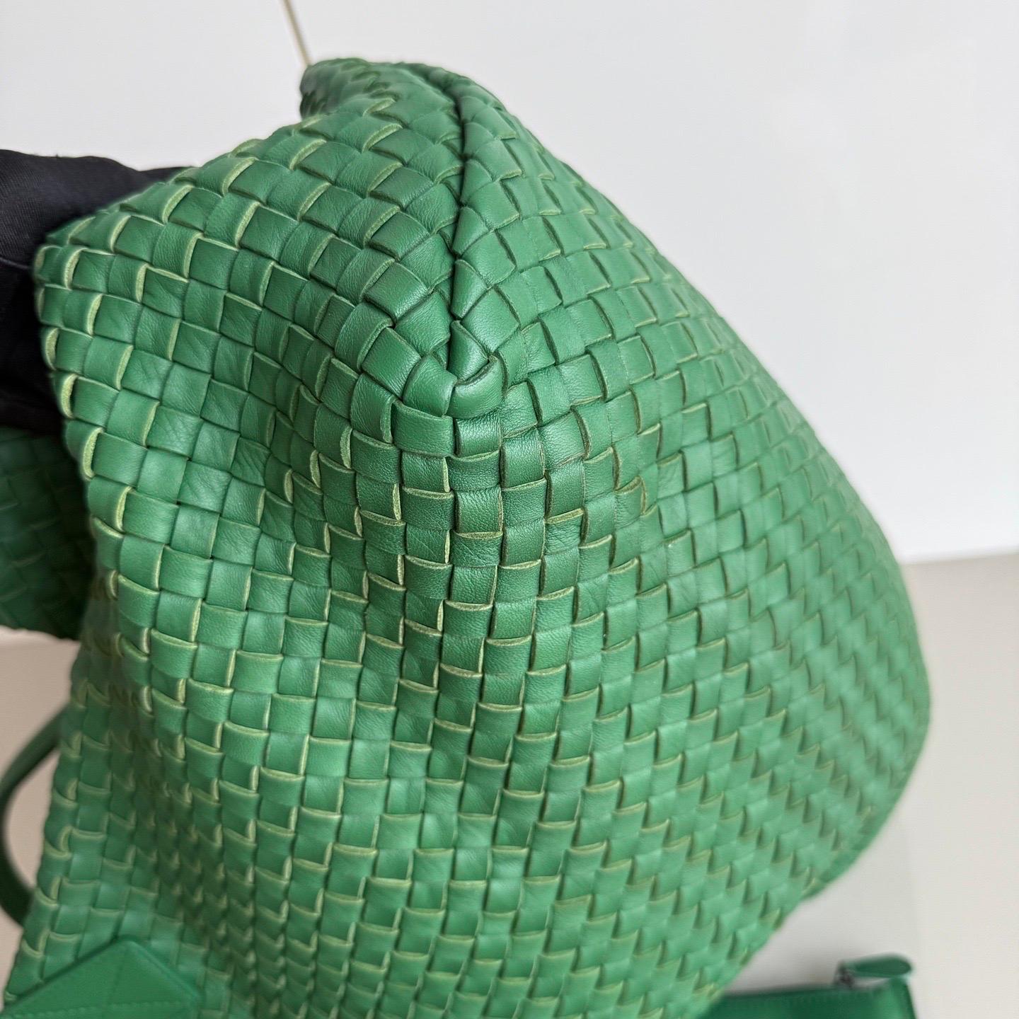 Bottega Veneta Cabat Tote Green Intreccio Leather 45cm For Sale 9