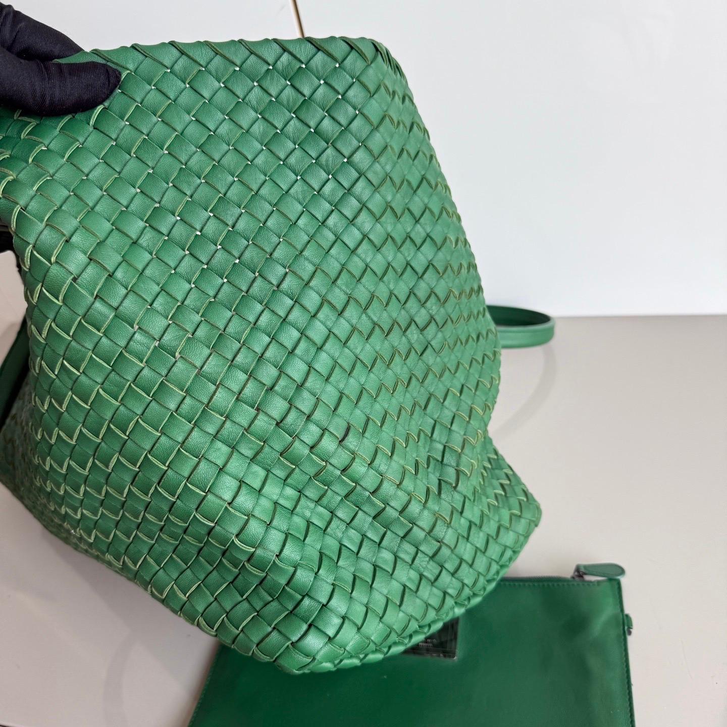 Bottega Veneta Cabat Tote Green Intreccio Leather 45cm For Sale 10