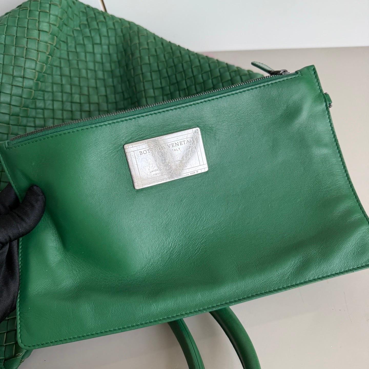 Bottega Veneta Cabat Tote Green Intreccio Leather 45cm For Sale 15