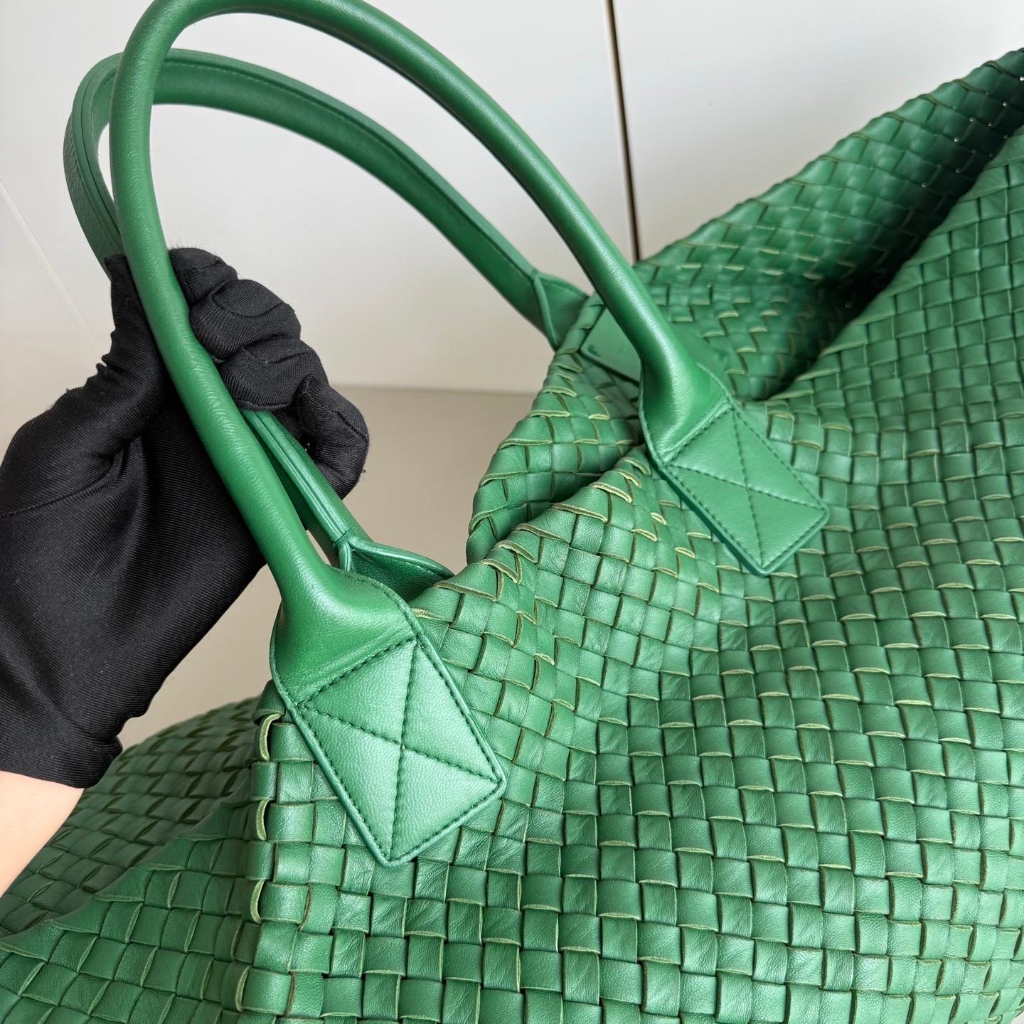 Bottega Veneta Cabat Tote Green Intreccio Leather 45cm For Sale 1