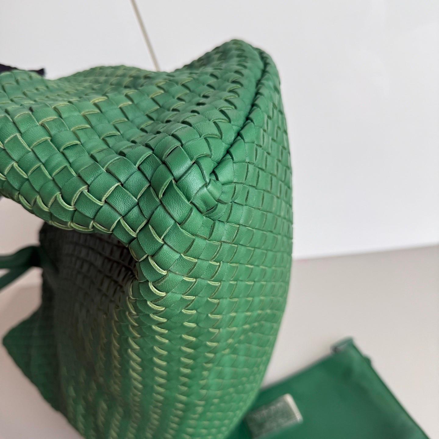 Bottega Veneta Cabat Tote Green Intreccio Leather 45cm For Sale 3