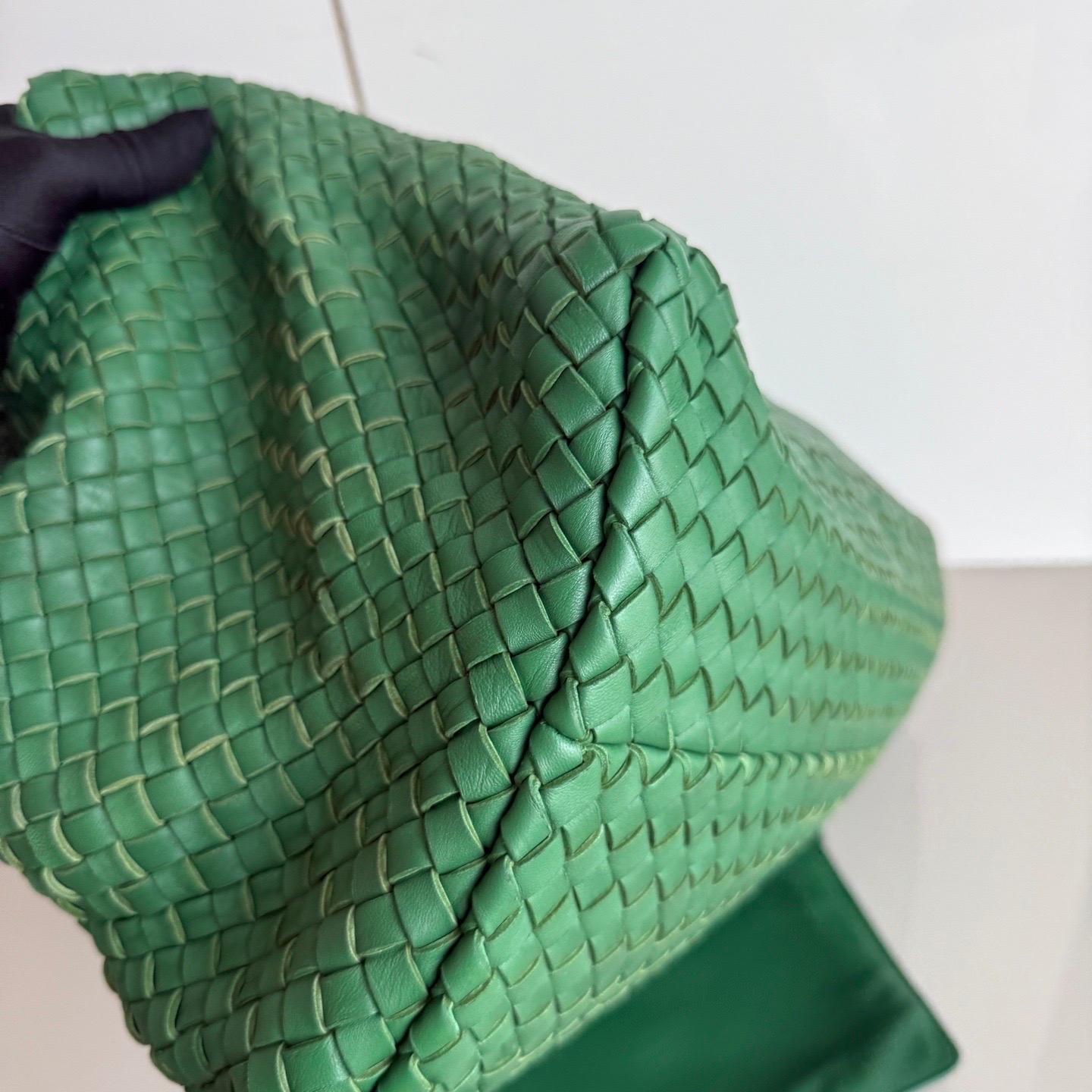 Bottega Veneta Cabat Tote Green Intreccio Leather 45cm For Sale 4
