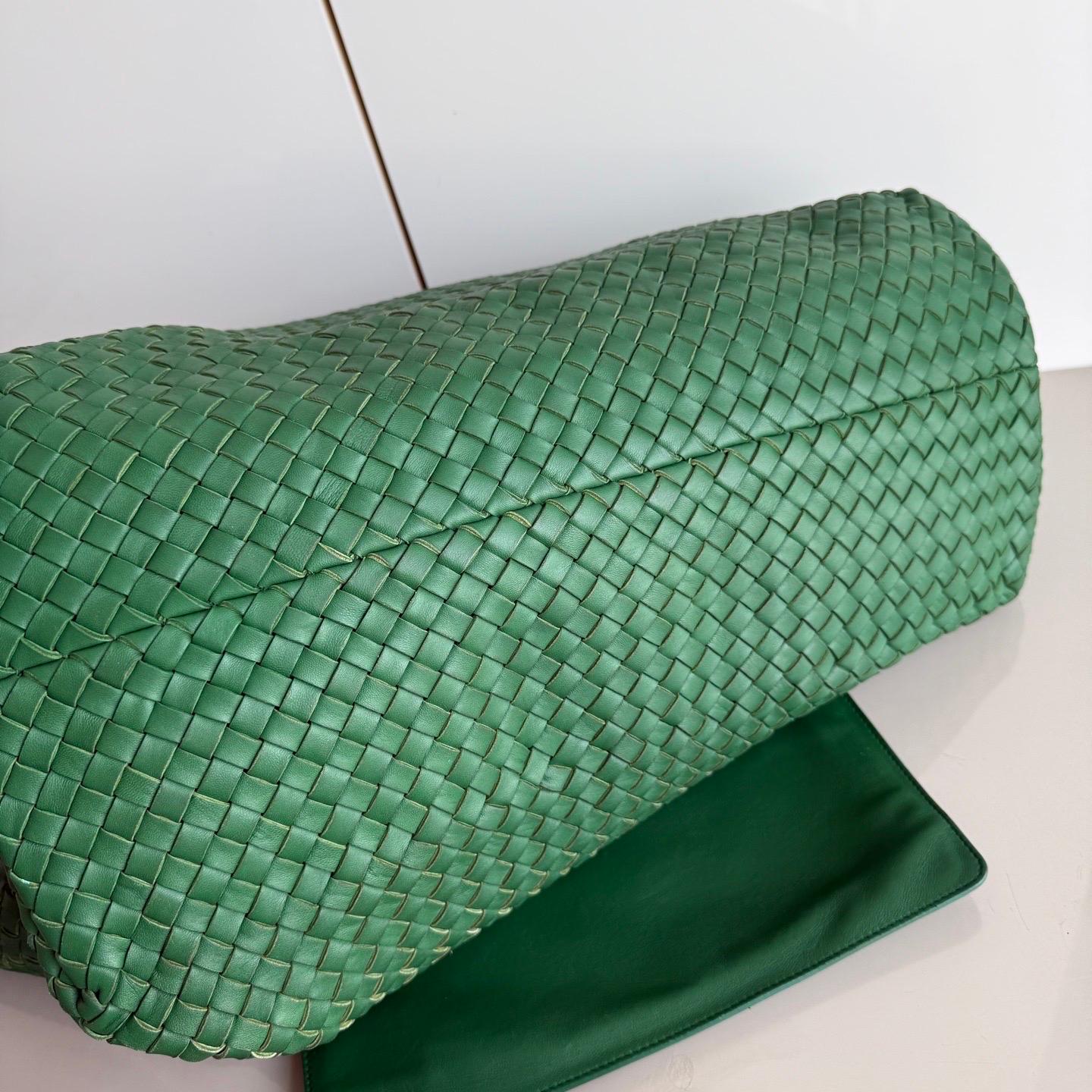 Bottega Veneta Cabat Tote Green Intreccio Leather 45cm For Sale 5