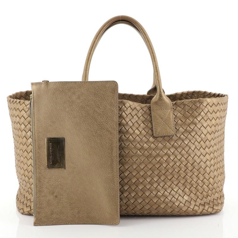 This Bottega Veneta Cabat Tote Intrecciato Nappa Medium, crafted in gold intrecciato nappa leather, features dual rolled leather handles. It opens to a gold intrecciato nappa leather interior. T

Estimated Retail Price: $4,700
Condition: Very good.