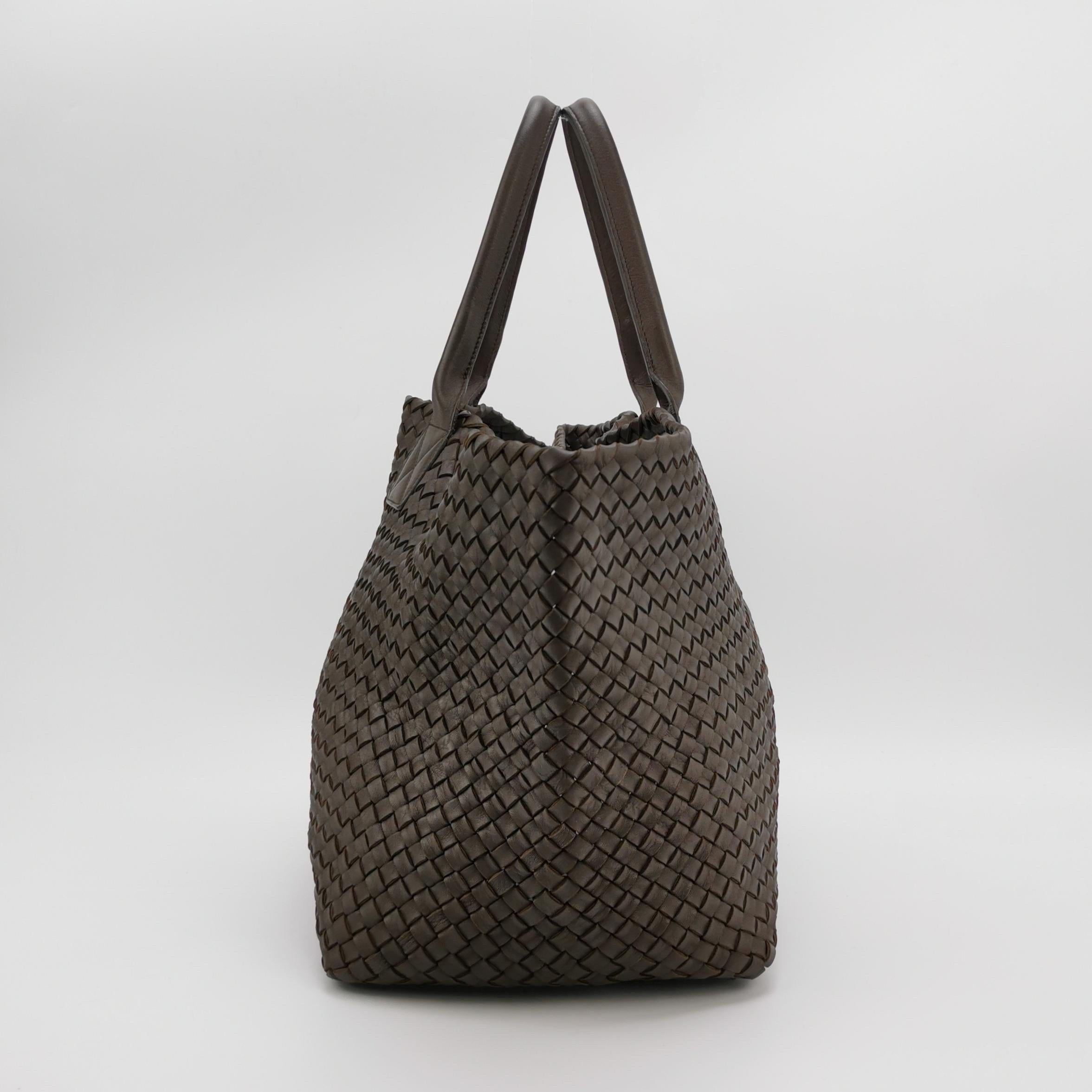 Black Bottega Veneta Cabat Tote Intreccio Leather Dark Chocolate Brown 45cm For Sale