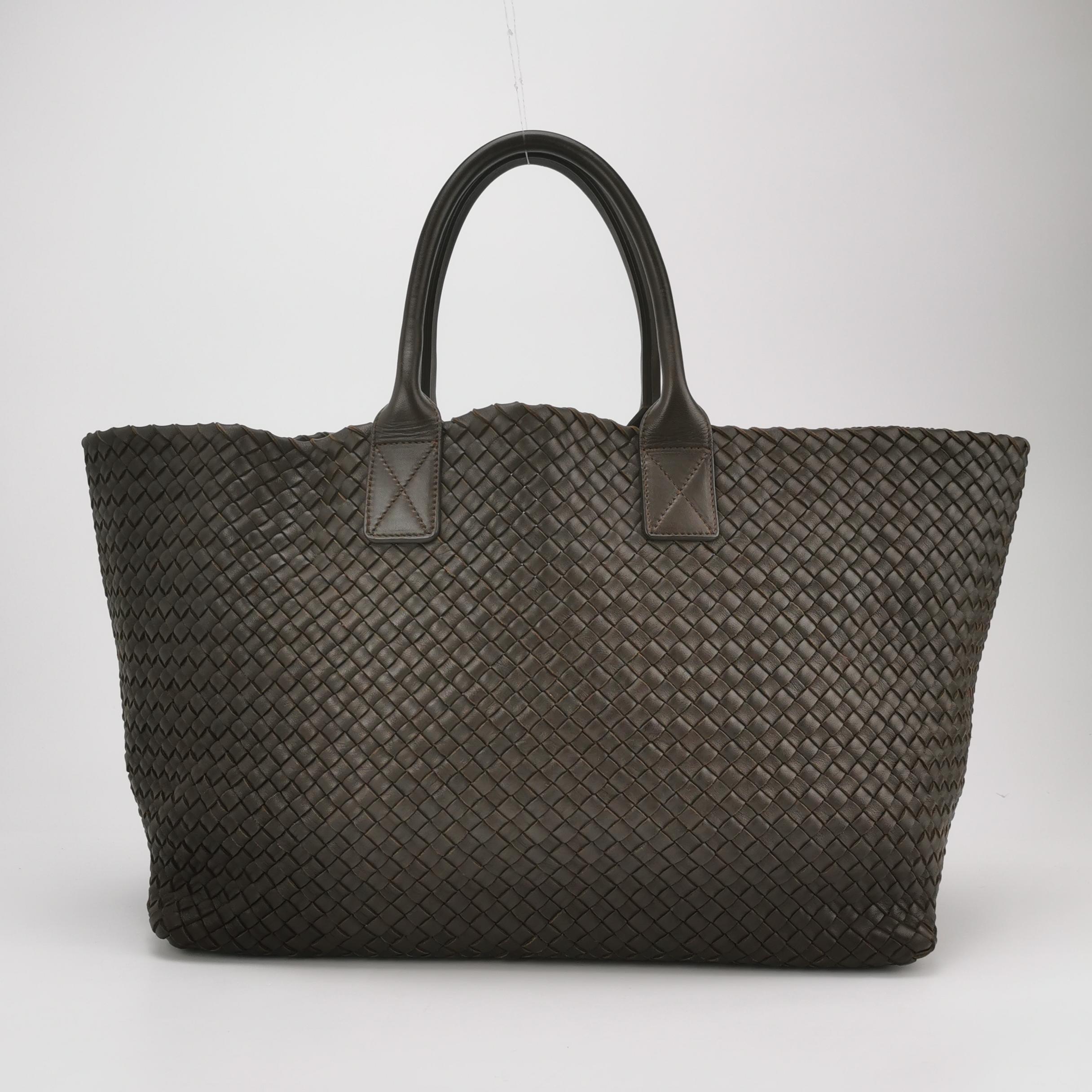 Bottega Veneta Cabat Tote Intreccio Leather Dark Chocolate Brown 45cm Pour femmes en vente