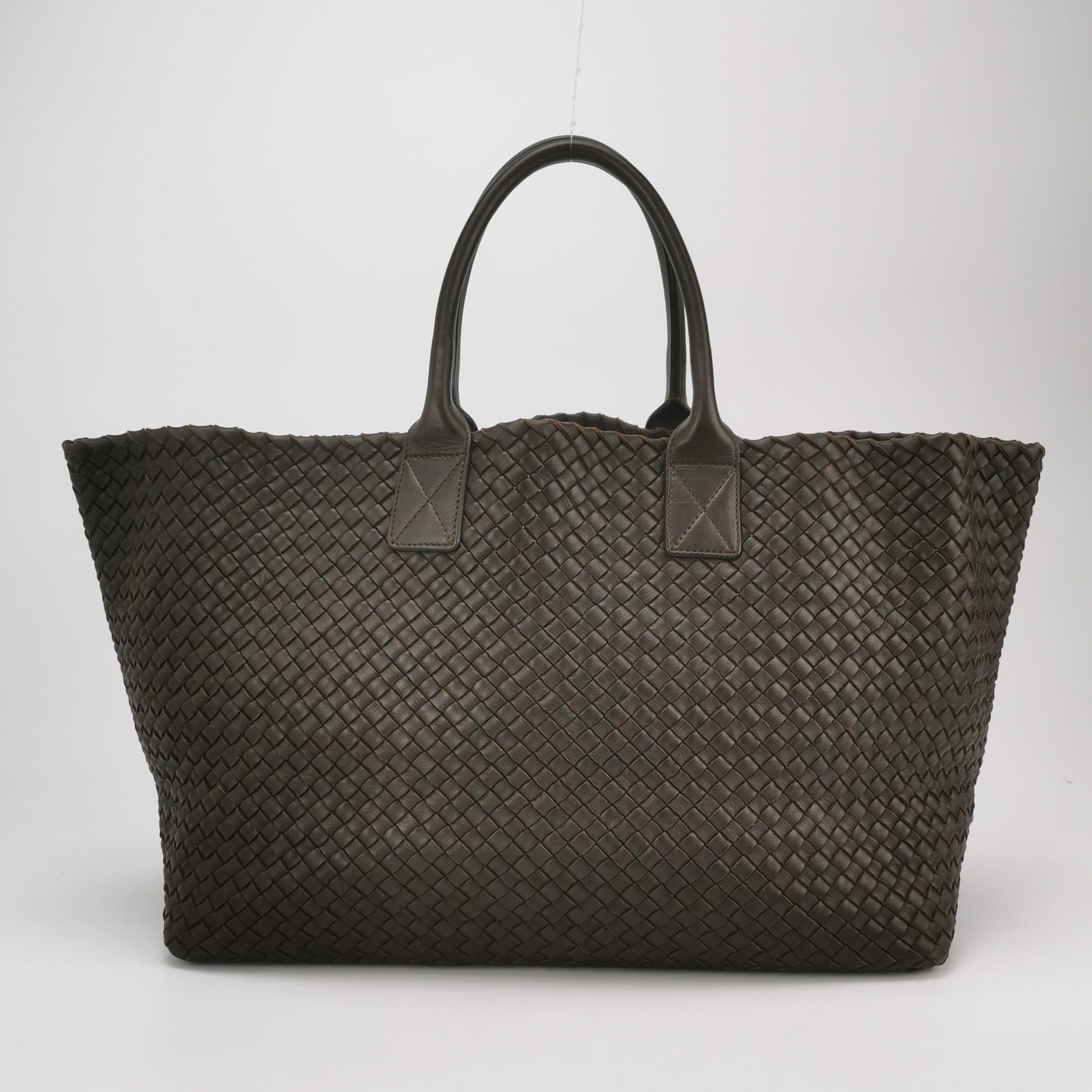 Bottega Veneta Cabat Tote Intreccio Leather Dark Chocolate Brown 45cm en vente 1