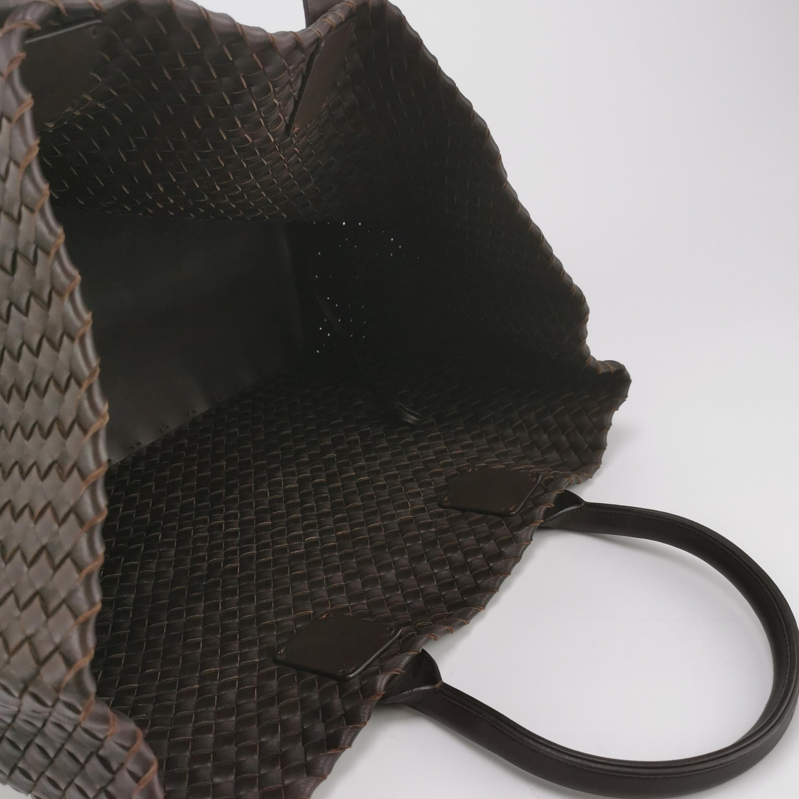 Bottega Veneta Cabat Tote Intreccio Leather Dark Chocolate Brown 45cm en vente 3