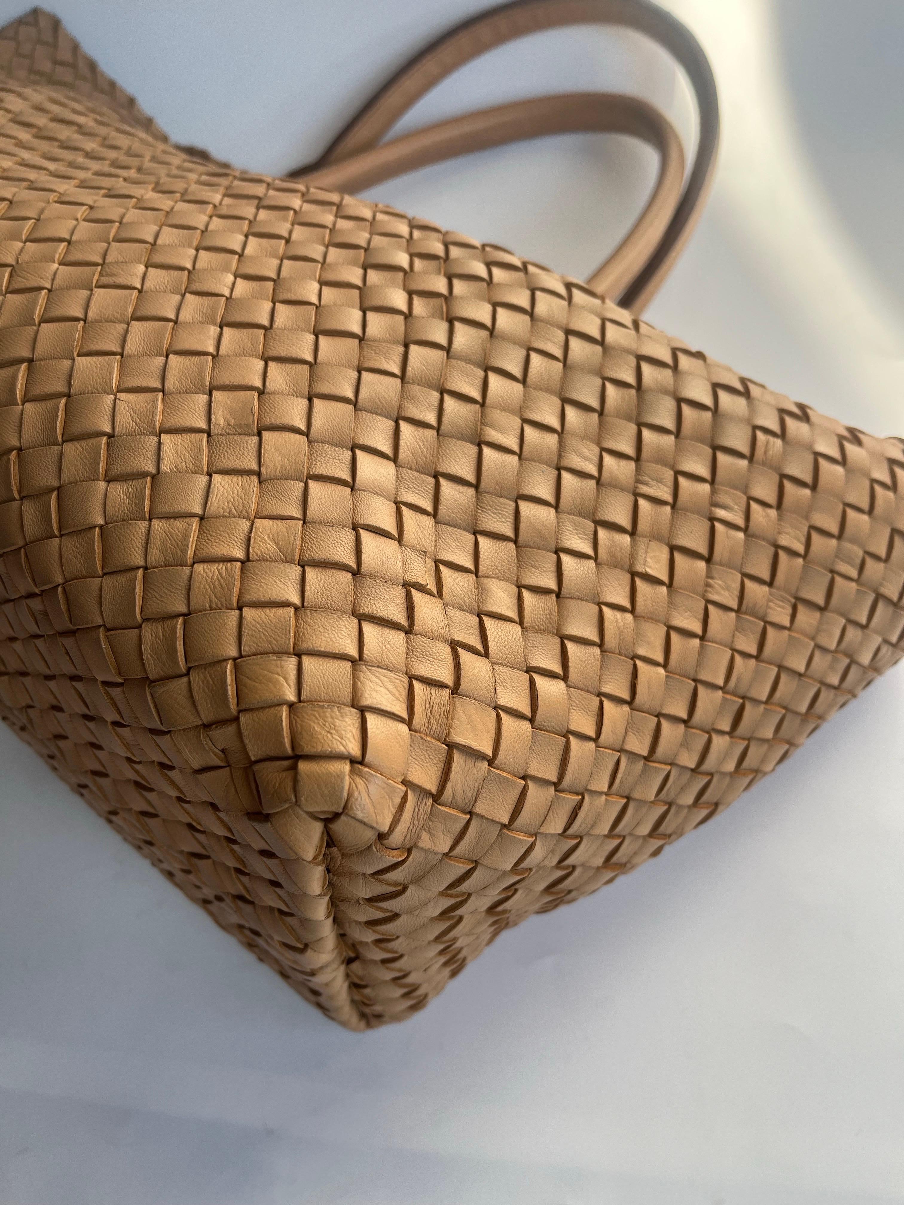 Bottega Veneta Cabat Tote Intreccio Leather Light Brown Beige 42cm For Sale 7