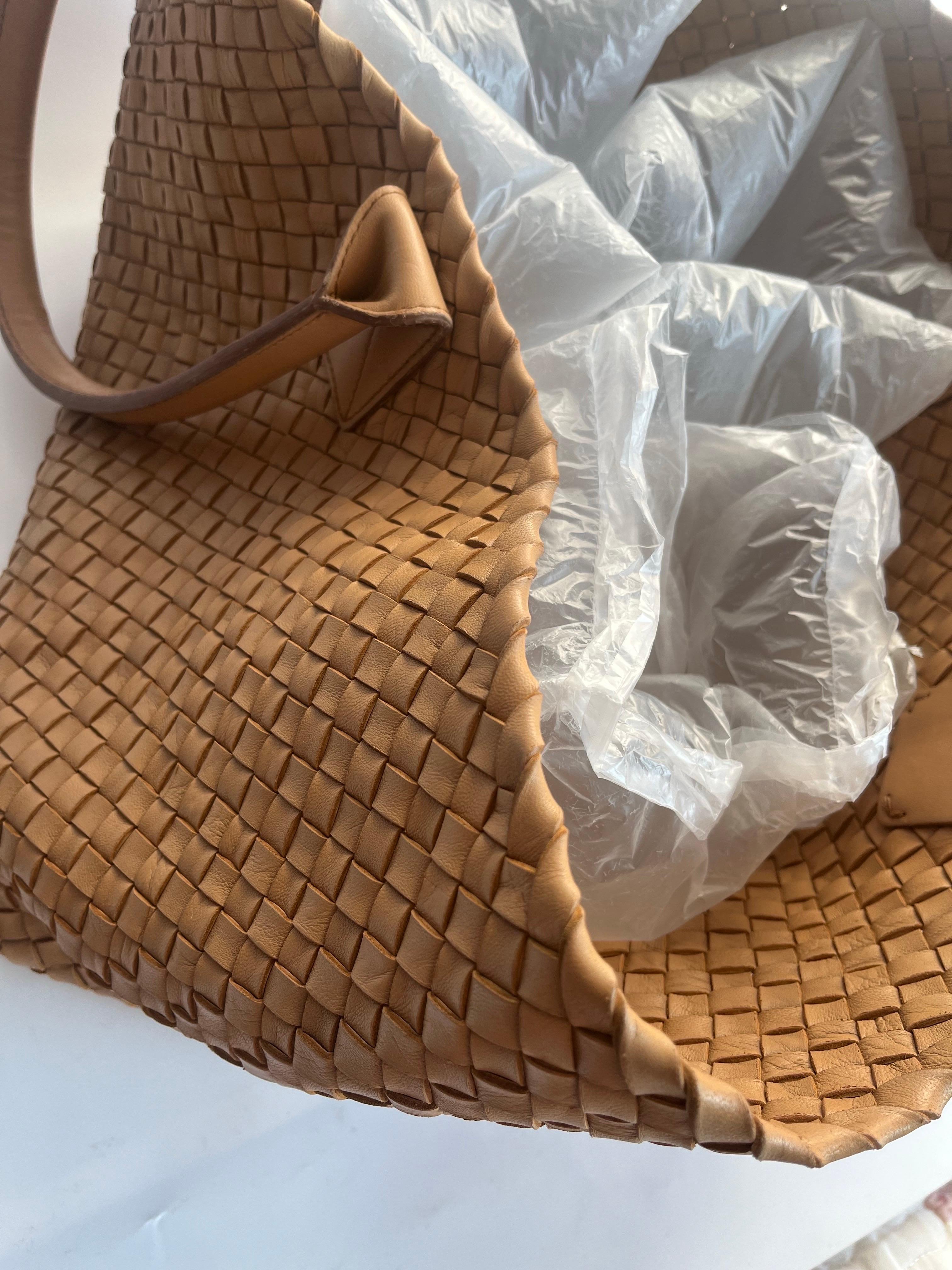 Bottega Veneta Cabat Tote Intreccio Leather Light Brown Beige 42cm For Sale 10