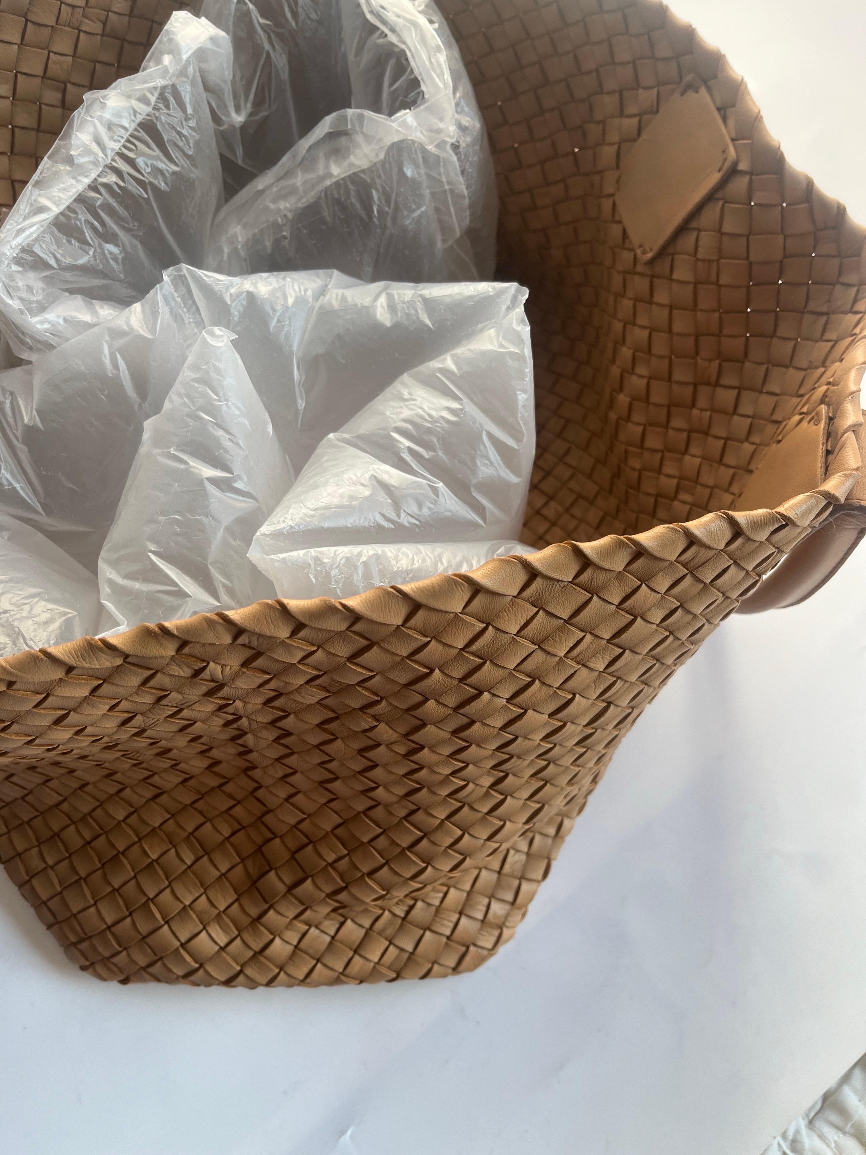 Bottega Veneta Cabat Tote Intreccio Leather Light Brown Beige 42cm For Sale 12