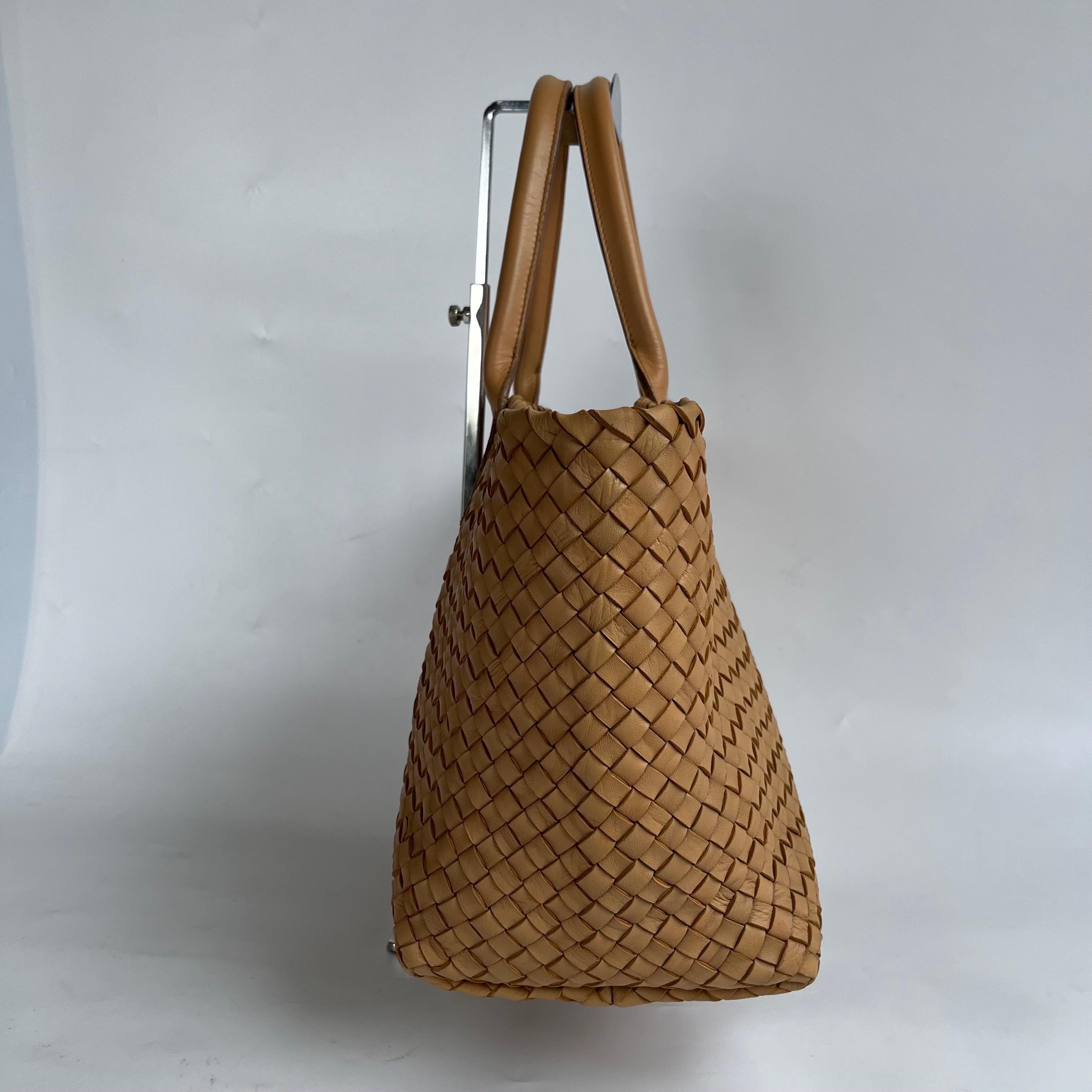 Women's Bottega Veneta Cabat Tote Intreccio Leather Light Brown Beige 42cm For Sale