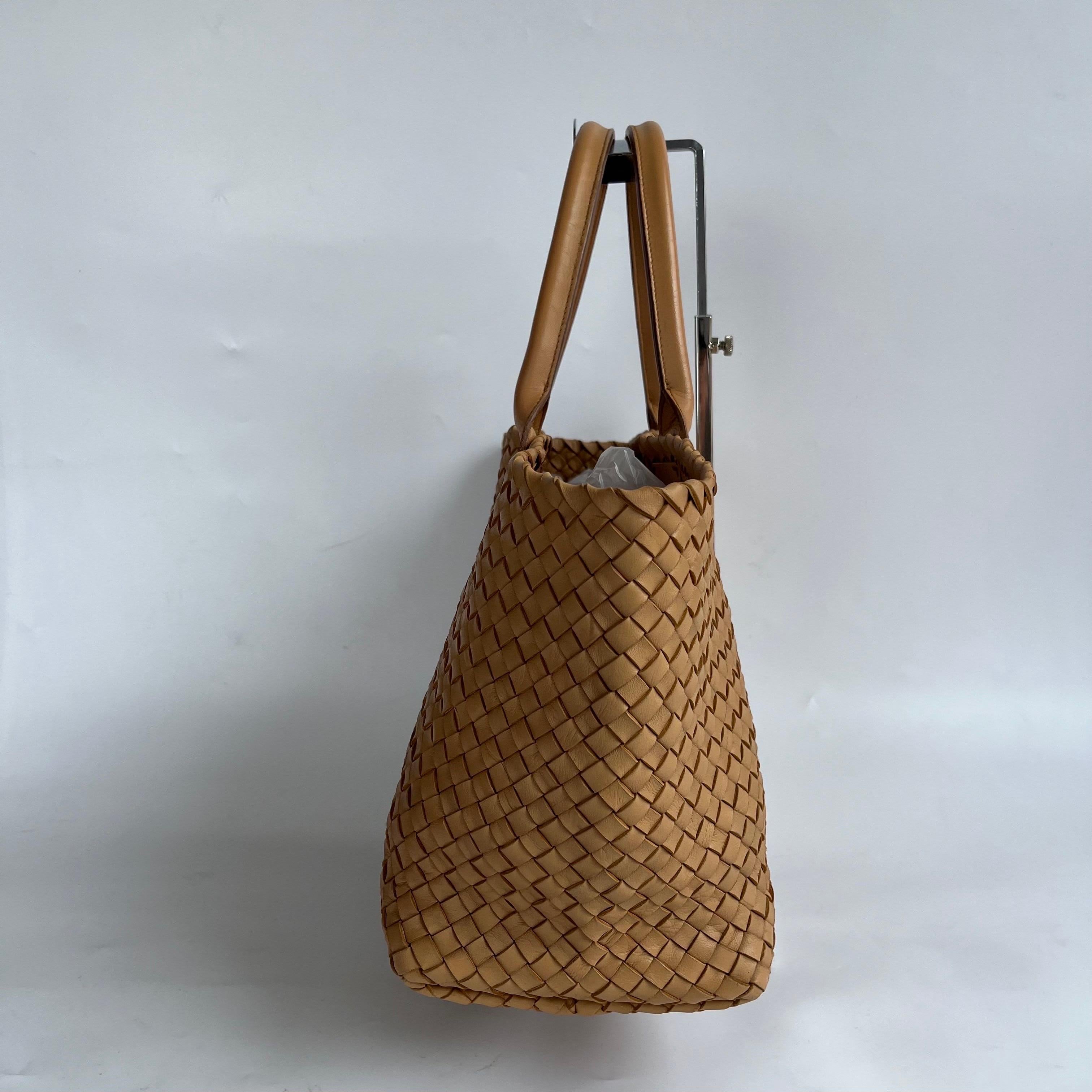 Bottega Veneta Cabat Tote Intreccio Leather Light Brown Beige 42cm For Sale 2