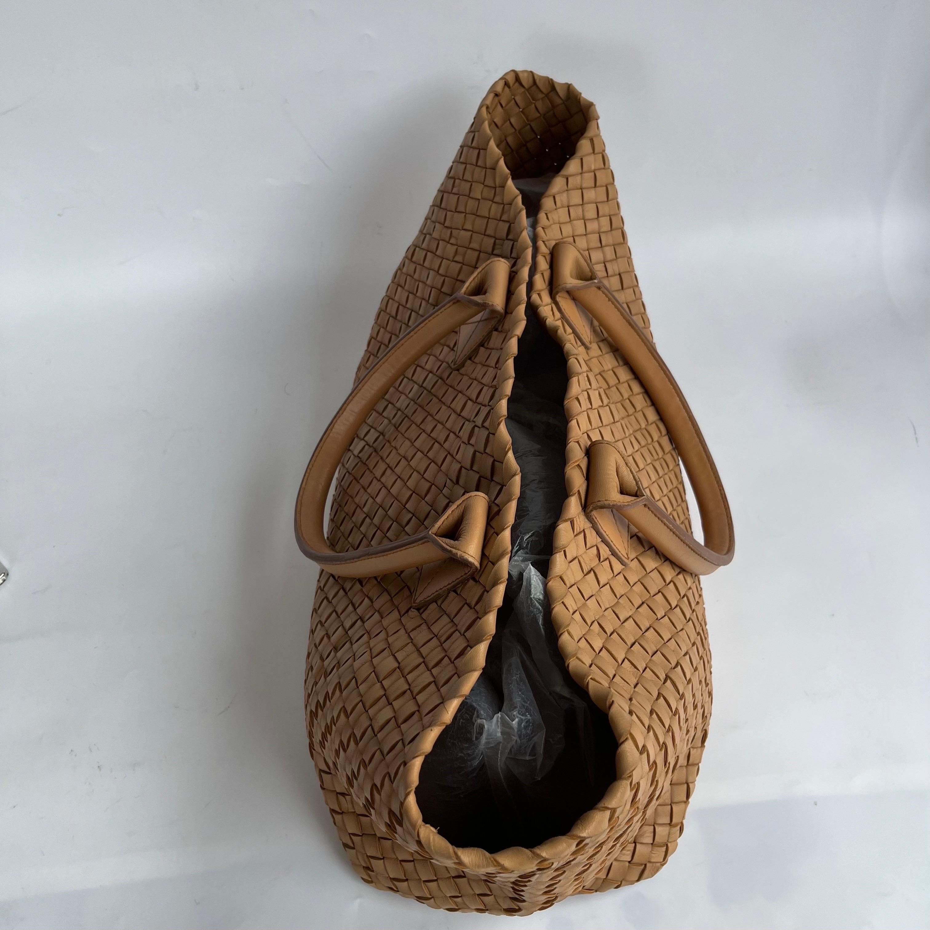 Bottega Veneta Cabat Tote Intreccio Leather Light Brown Beige 42cm For Sale 3