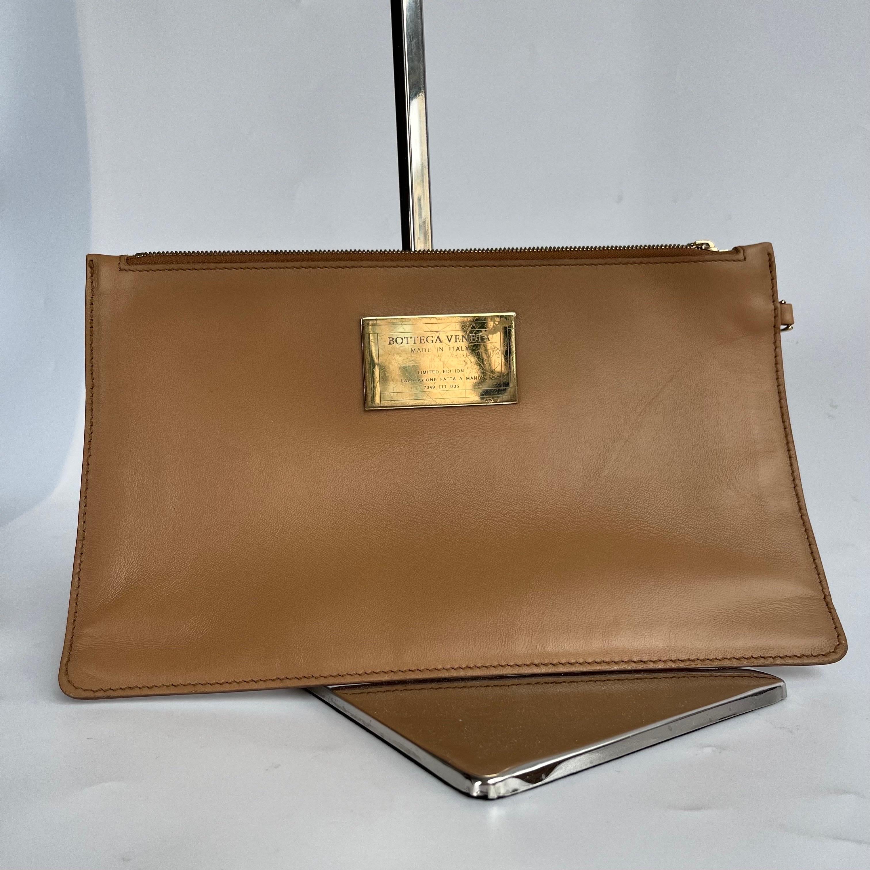 Bottega Veneta Cabat Tote Intreccio Leather Light Brown Beige 42cm For Sale 5