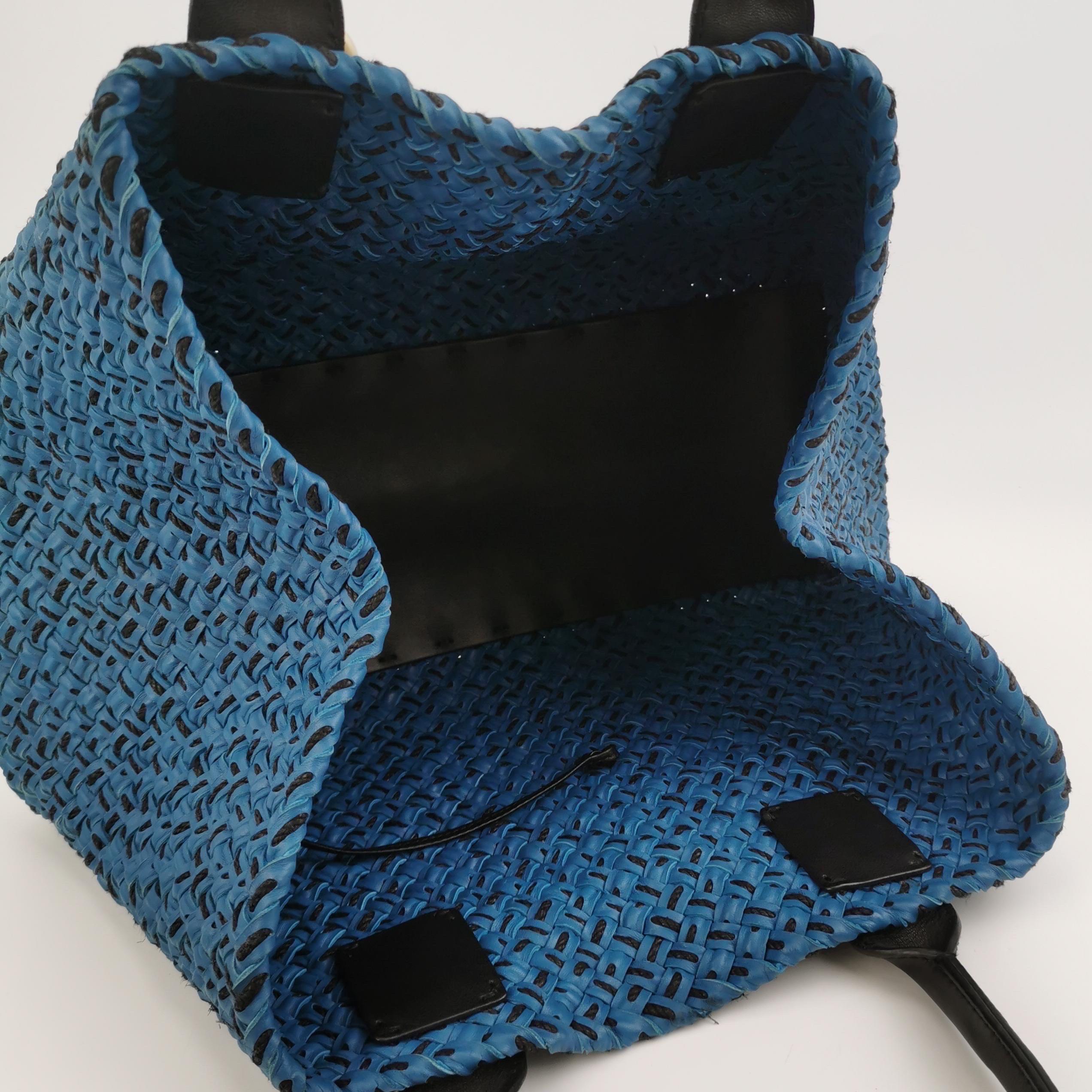 Bottega Veneta Cabat Tote Intreccio Leder Marine und Schwarz 42cm im Angebot 7