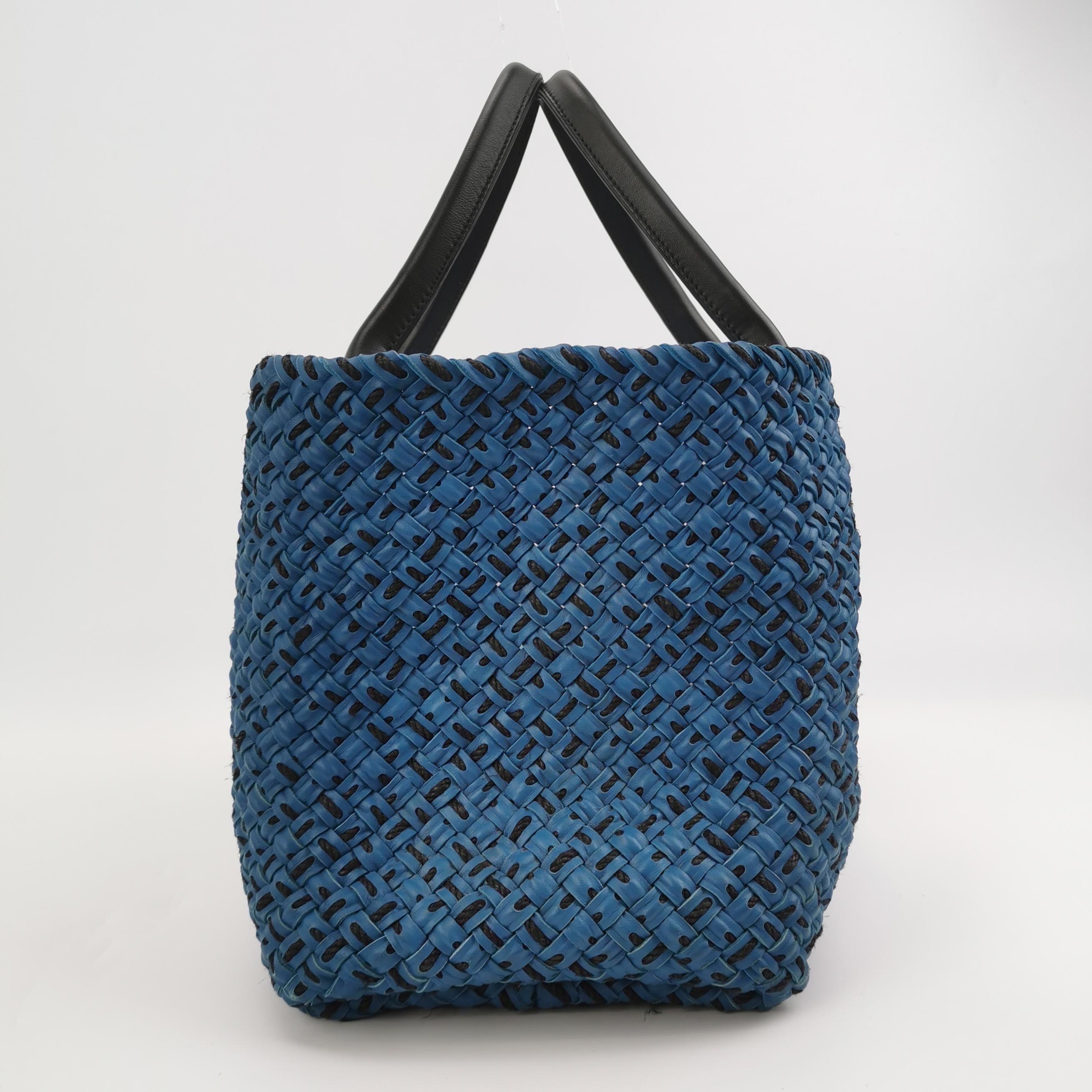 Bottega Veneta Cabat Tote Intreccio Leder Marine und Schwarz 42cm im Angebot 11
