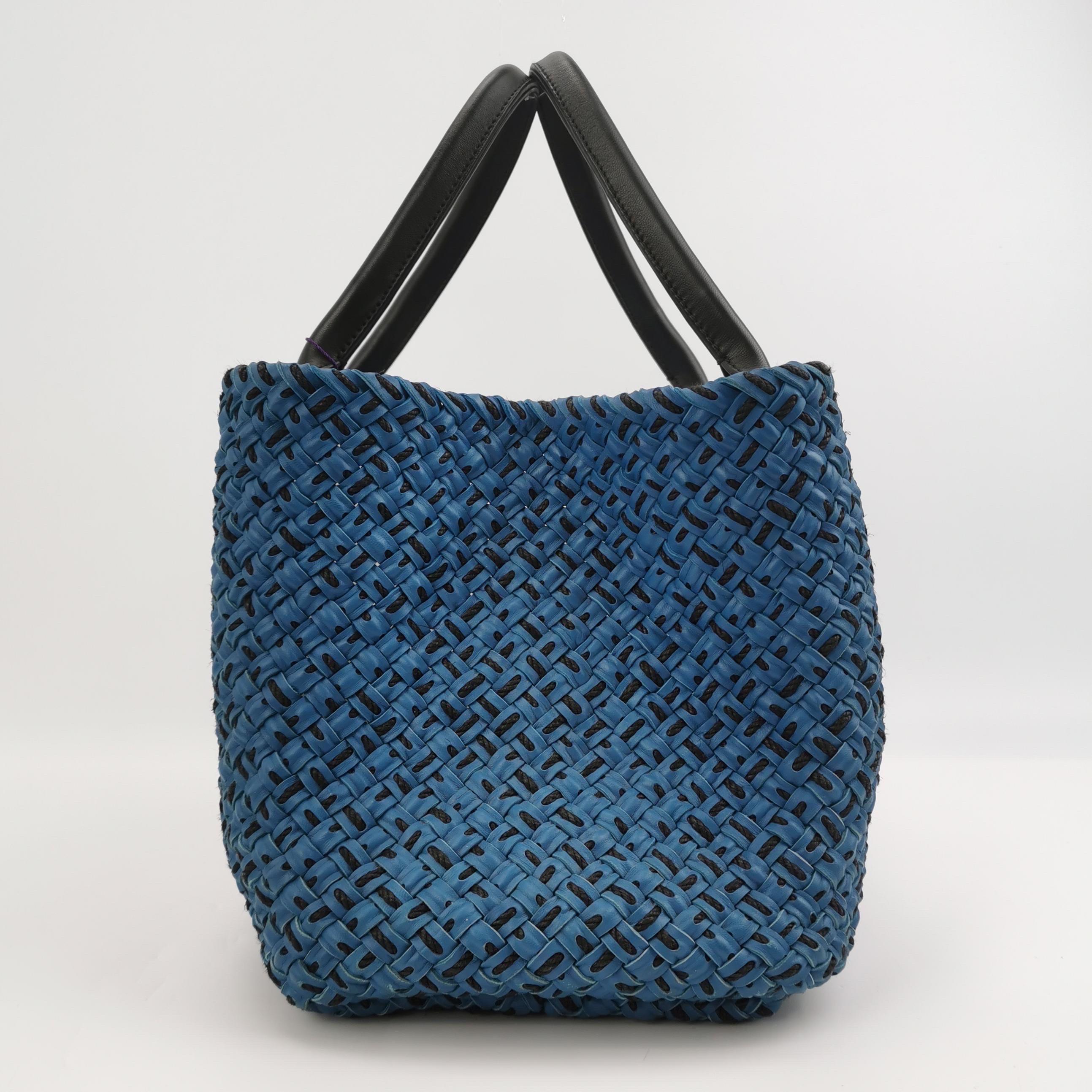 Bottega Veneta Cabat Tote Intreccio Leder Marine und Schwarz 42cm im Angebot 1