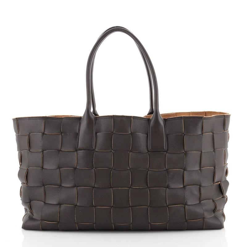 Bottega Veneta Cabat Tote Maxi Intrecciato Leder Medium im Zustand „Gut“ in NY, NY