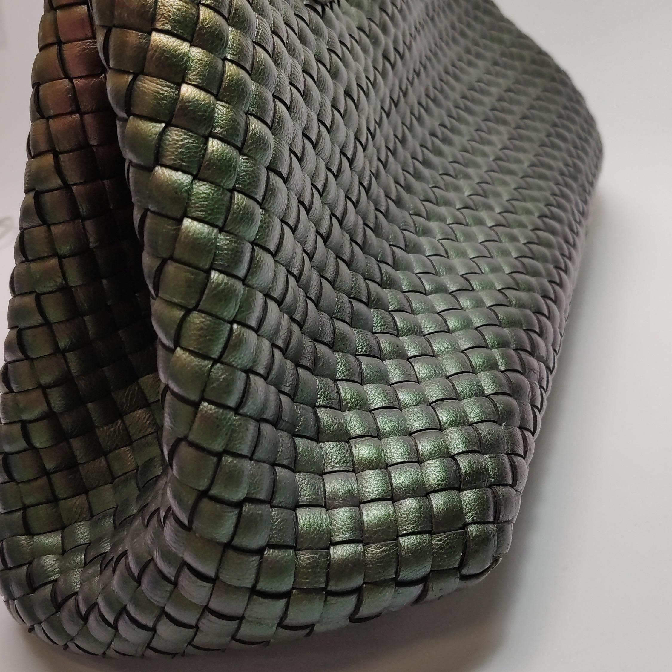 Bottega Veneta Cabat Tote Metallic Dark Green and Copper Intreccio Leather 40cm For Sale 7