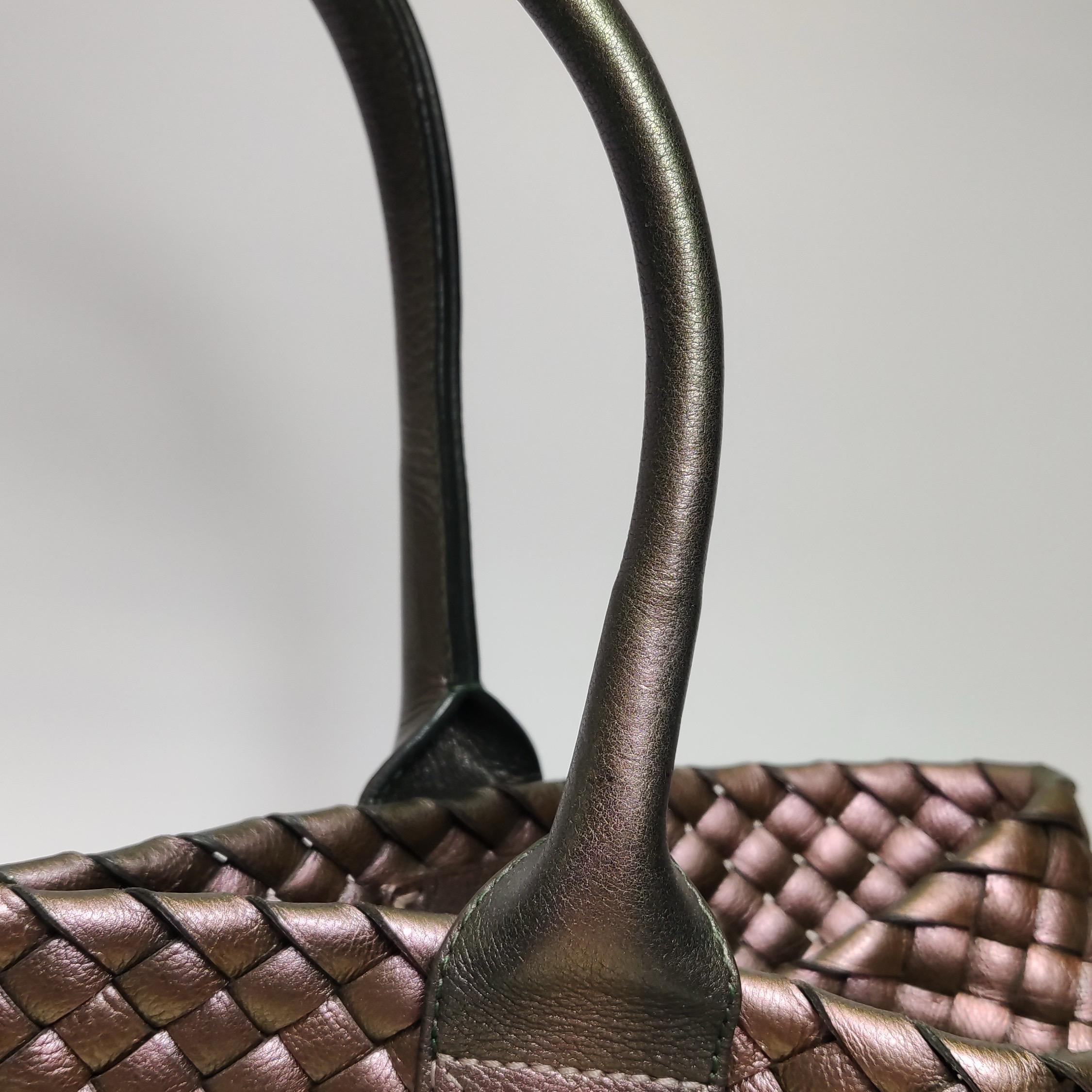 Bottega Veneta Cabat Tote Metallic Dark Green and Copper Intreccio Leather 40cm For Sale 9