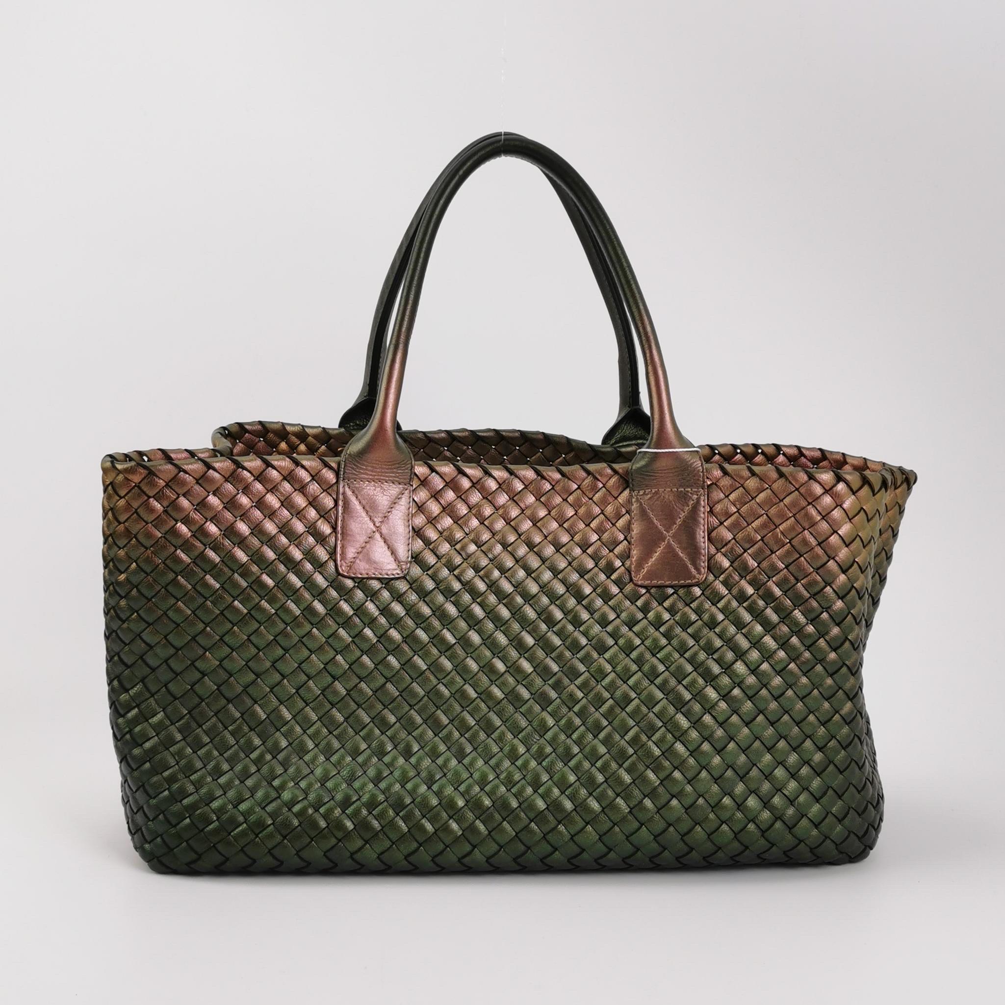Black Bottega Veneta Cabat Tote Metallic Dark Green and Copper Intreccio Leather 40cm For Sale