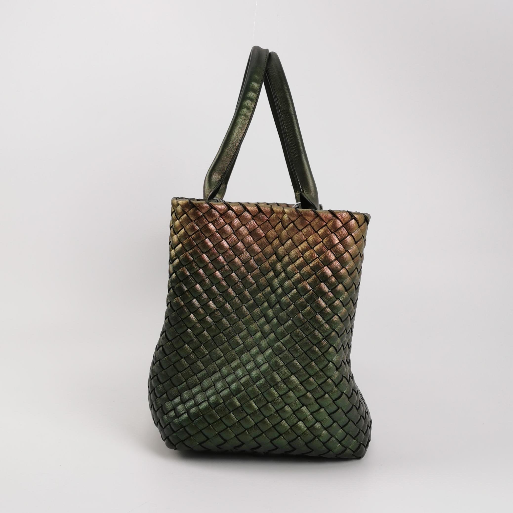 Women's Bottega Veneta Cabat Tote Metallic Dark Green and Copper Intreccio Leather 40cm For Sale