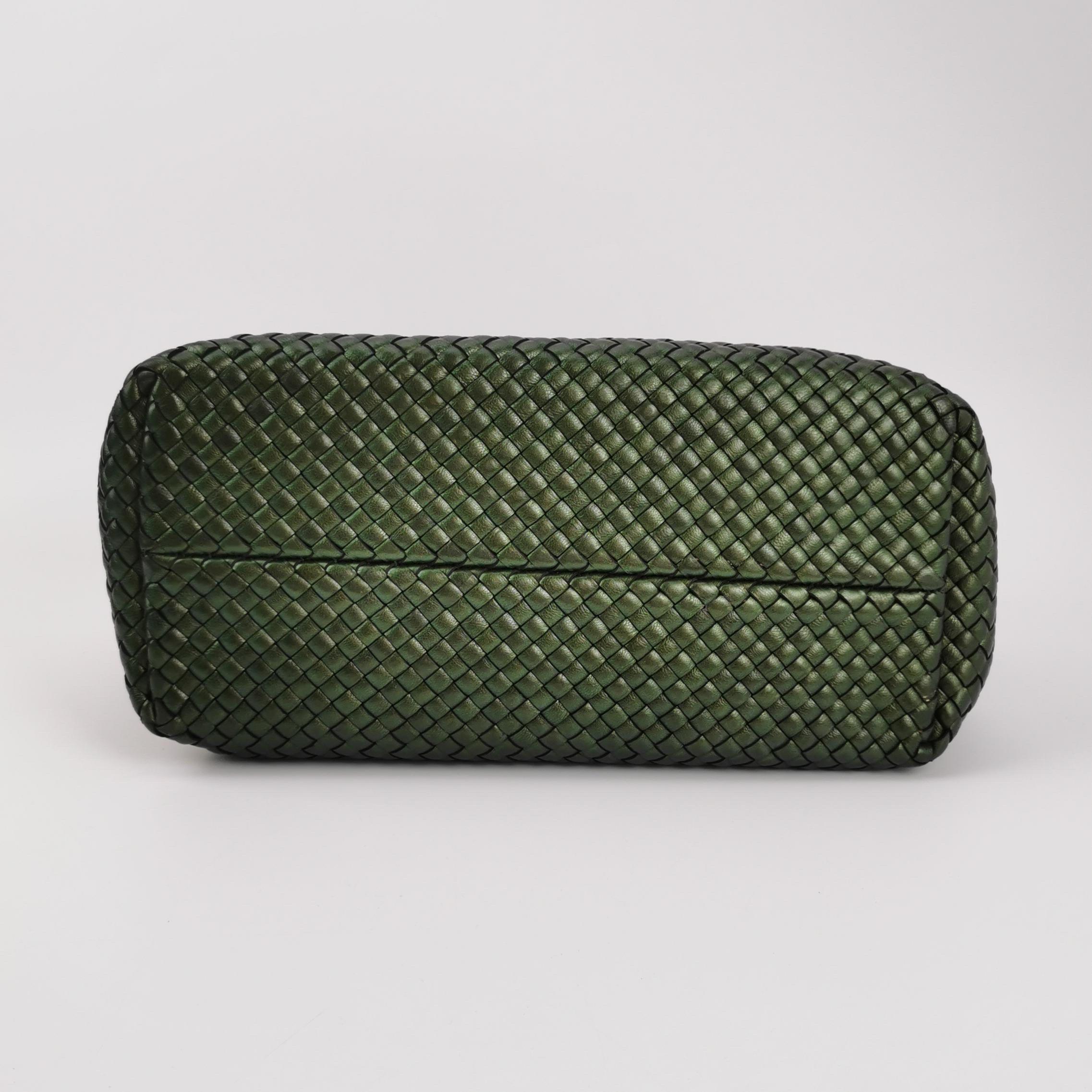 Bottega Veneta Cabat Tote Metallic Dark Green and Copper Intreccio Leather 40cm For Sale 2