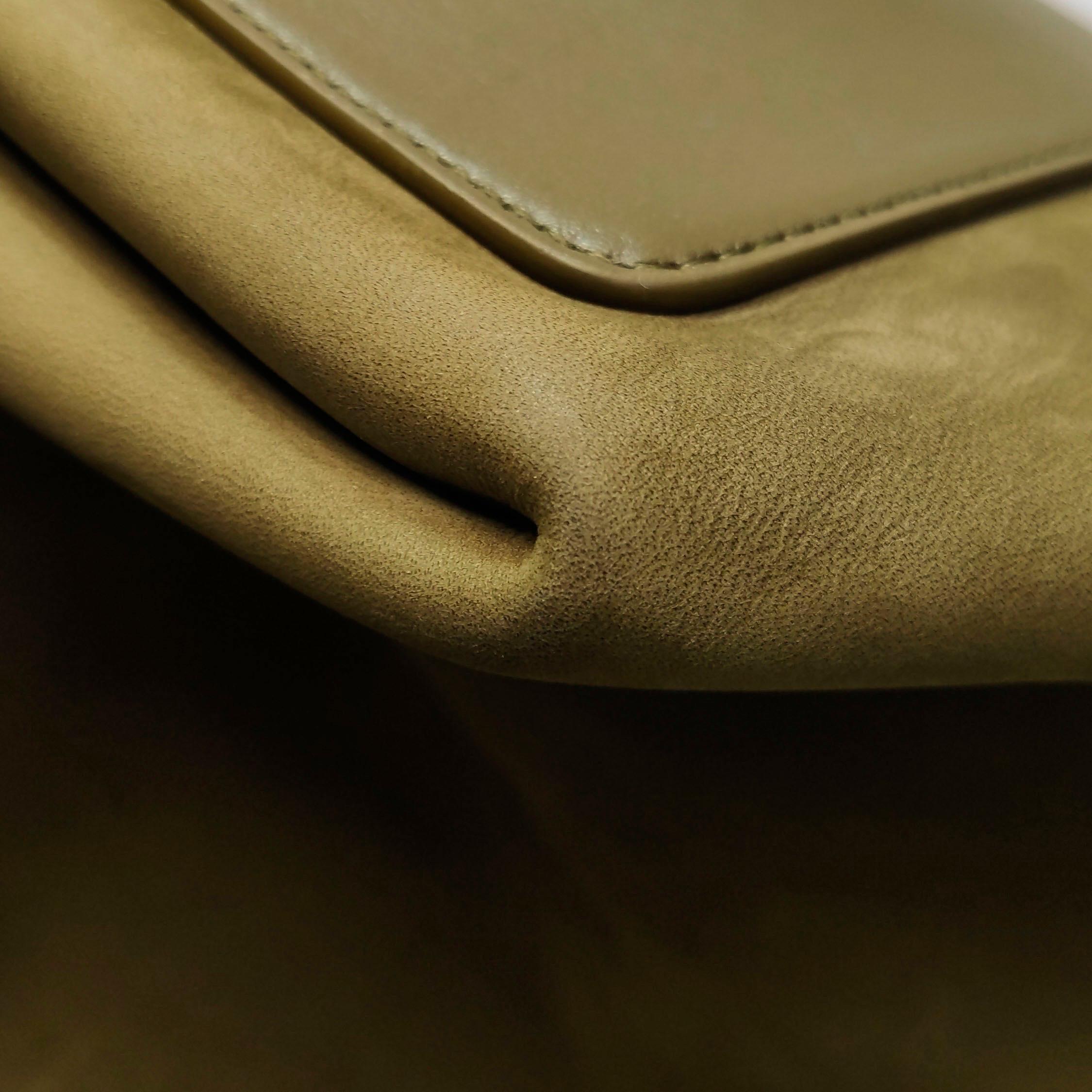 Bottega Veneta Cabat Tote Olive Green Suede Leather 38cm en vente 11