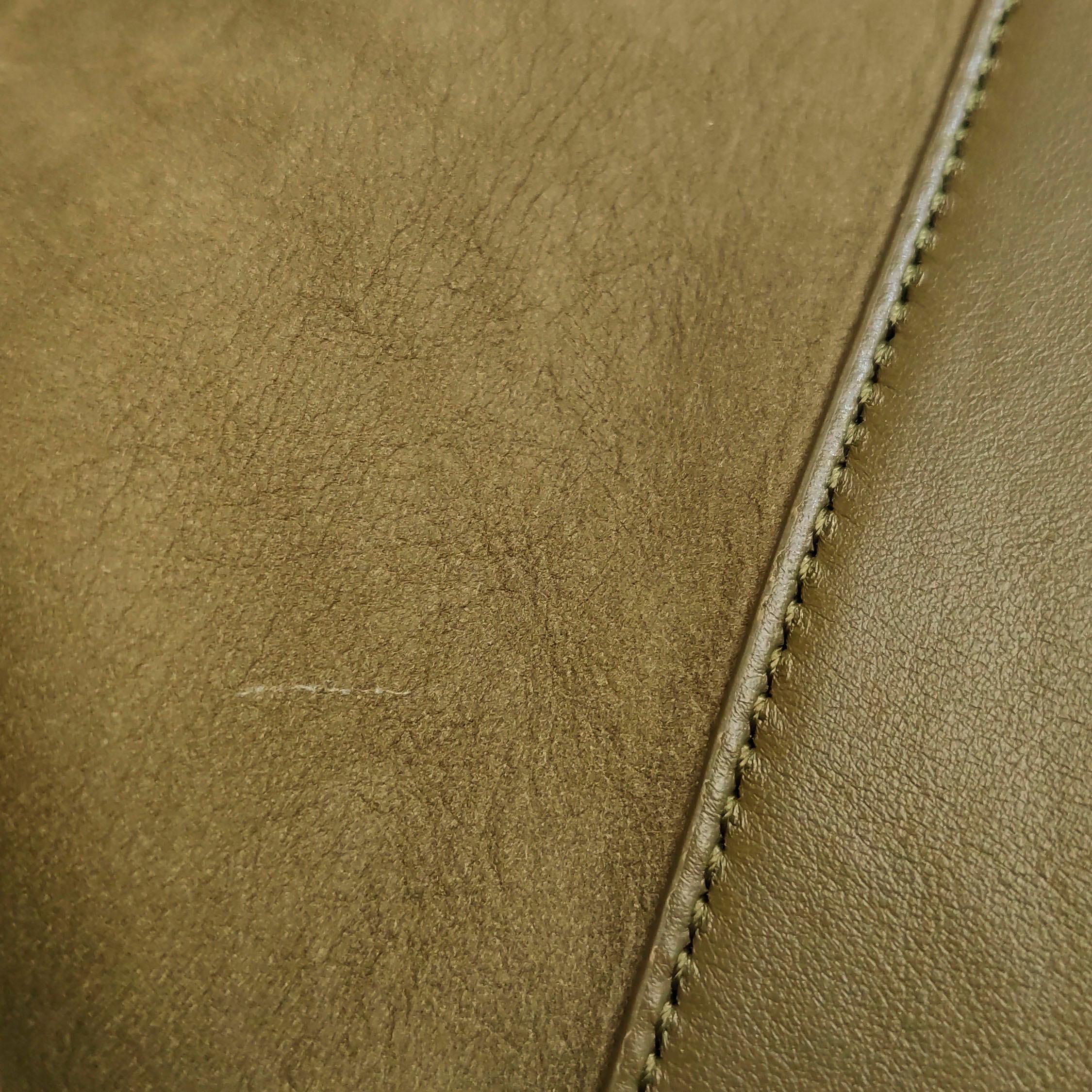 Bottega Veneta Cabat Tote Olive Green Suede Leather 38cm en vente 12