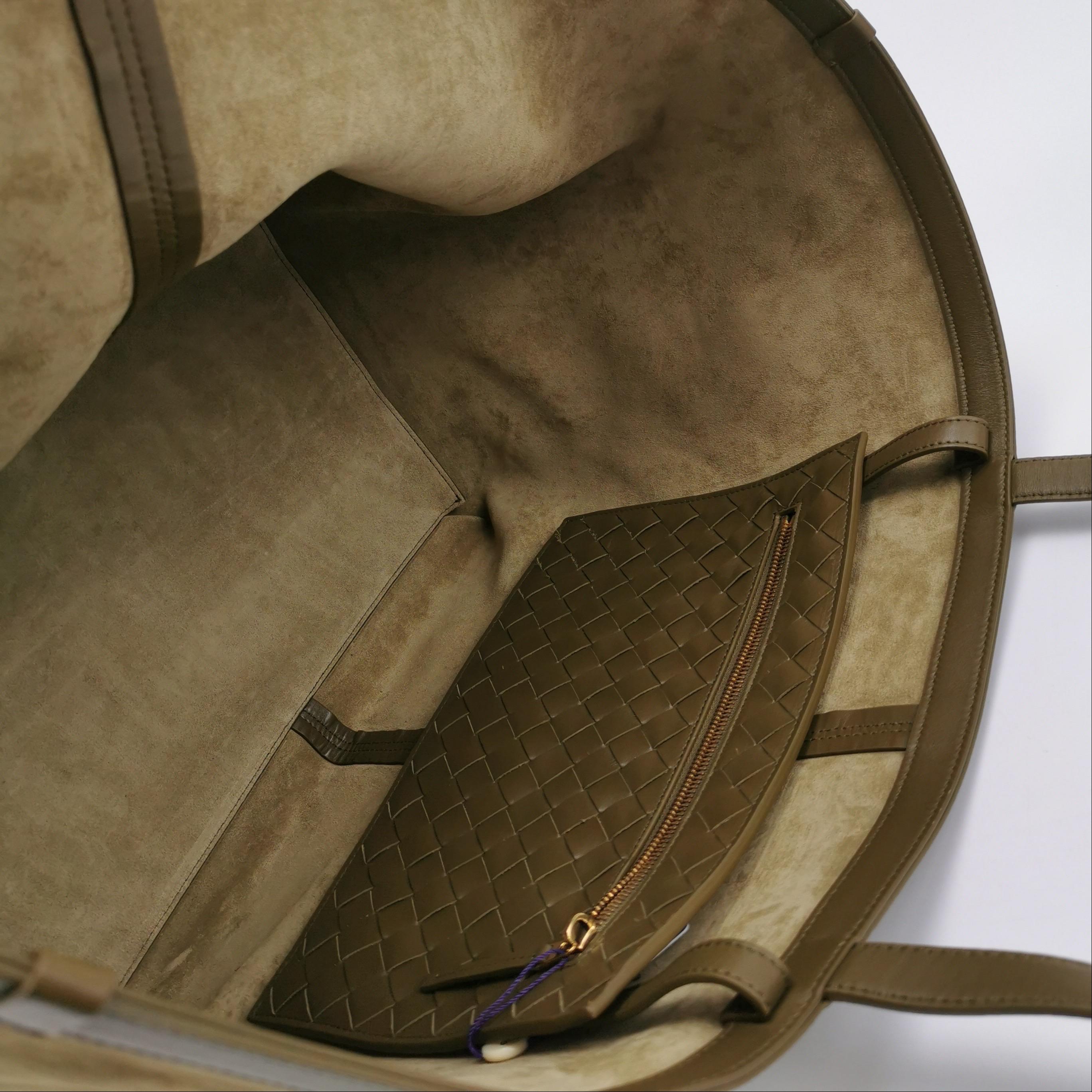 Bottega Veneta Cabat Tote Olive Green Suede Leather 38cm en vente 2