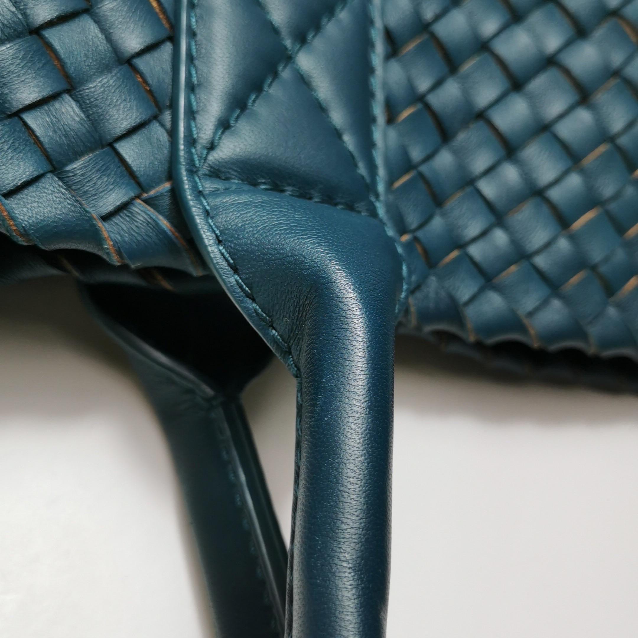 Bottega Veneta Cabat Tote Small/Medium Intreccio Blue Green Leather For Sale 6