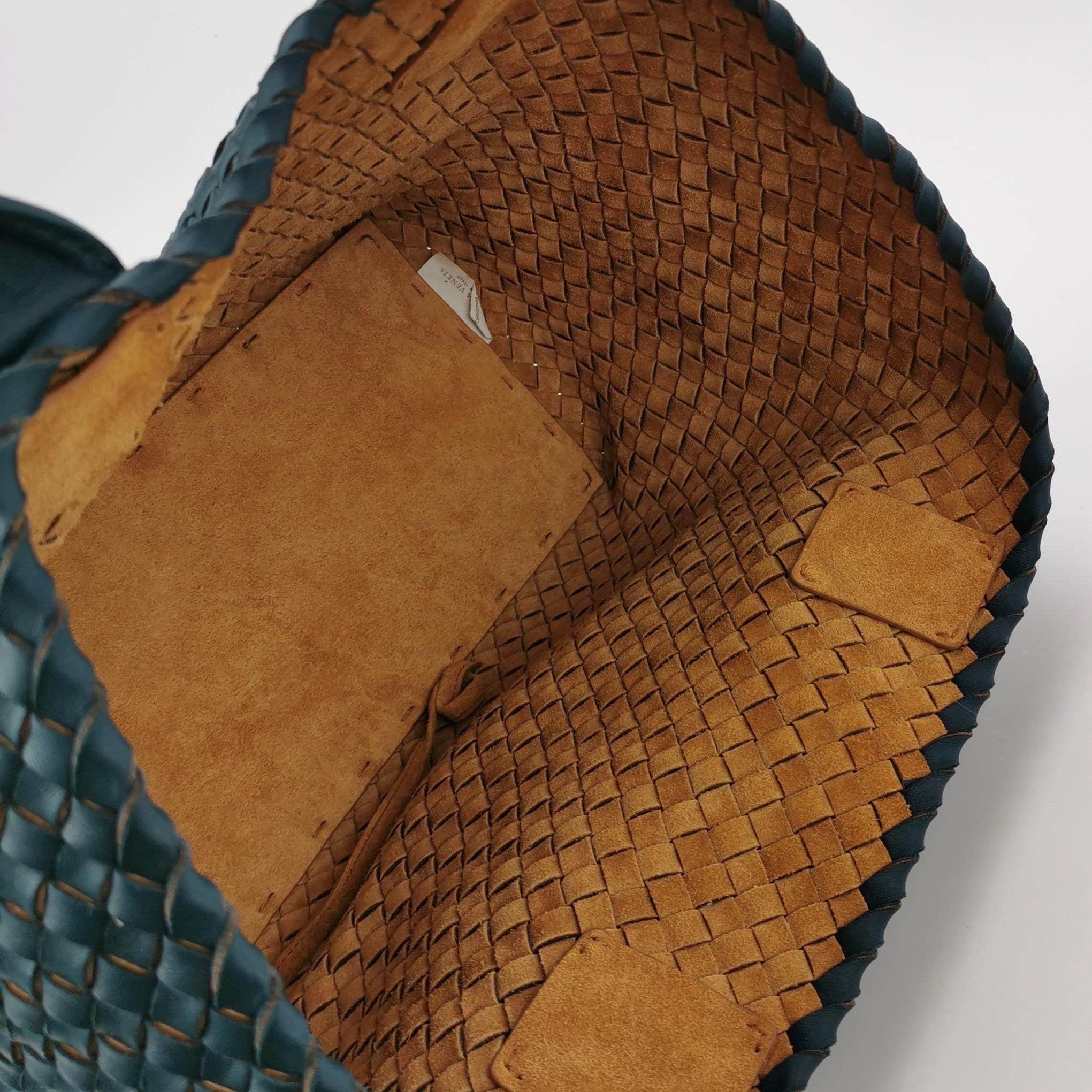 Bottega Veneta Cabat Tote Small/Medium Intreccio Blue Green Leather For Sale 7