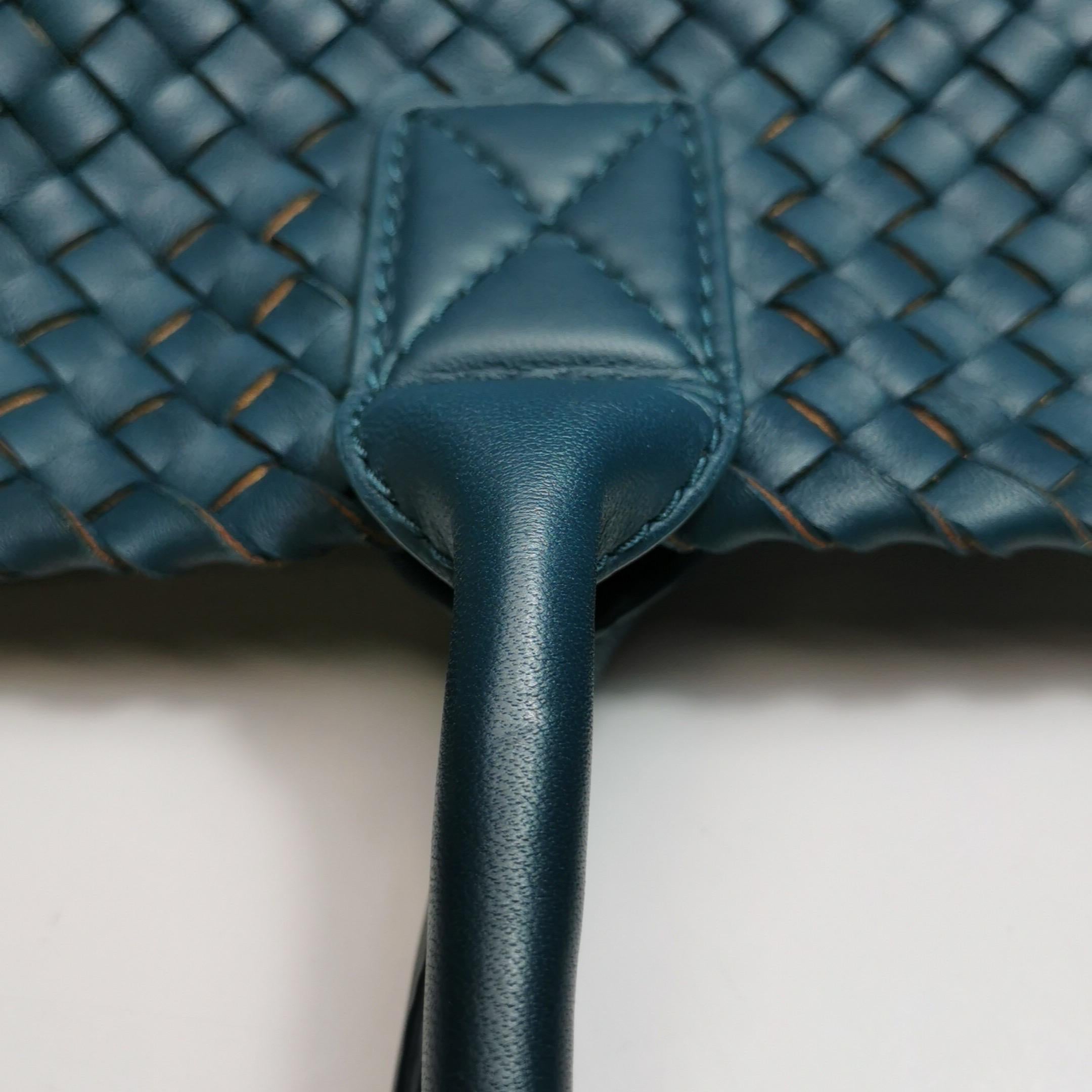 Bottega Veneta Cabat Tote Small/Medium Intreccio Blue Green Leather For Sale 12
