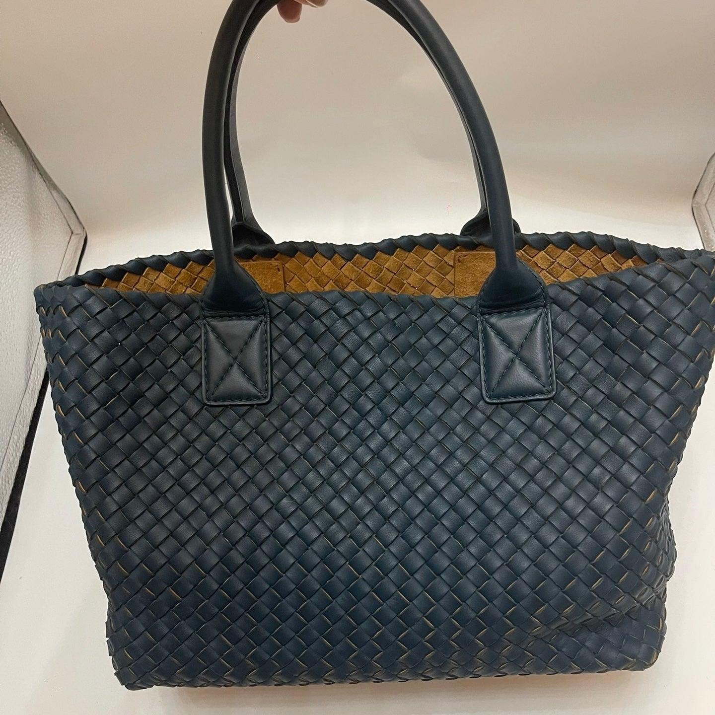 Bottega Veneta Cabat Tote Small/Medium Intreccio Blue Green Leather In Excellent Condition For Sale In AUBERVILLIERS, FR