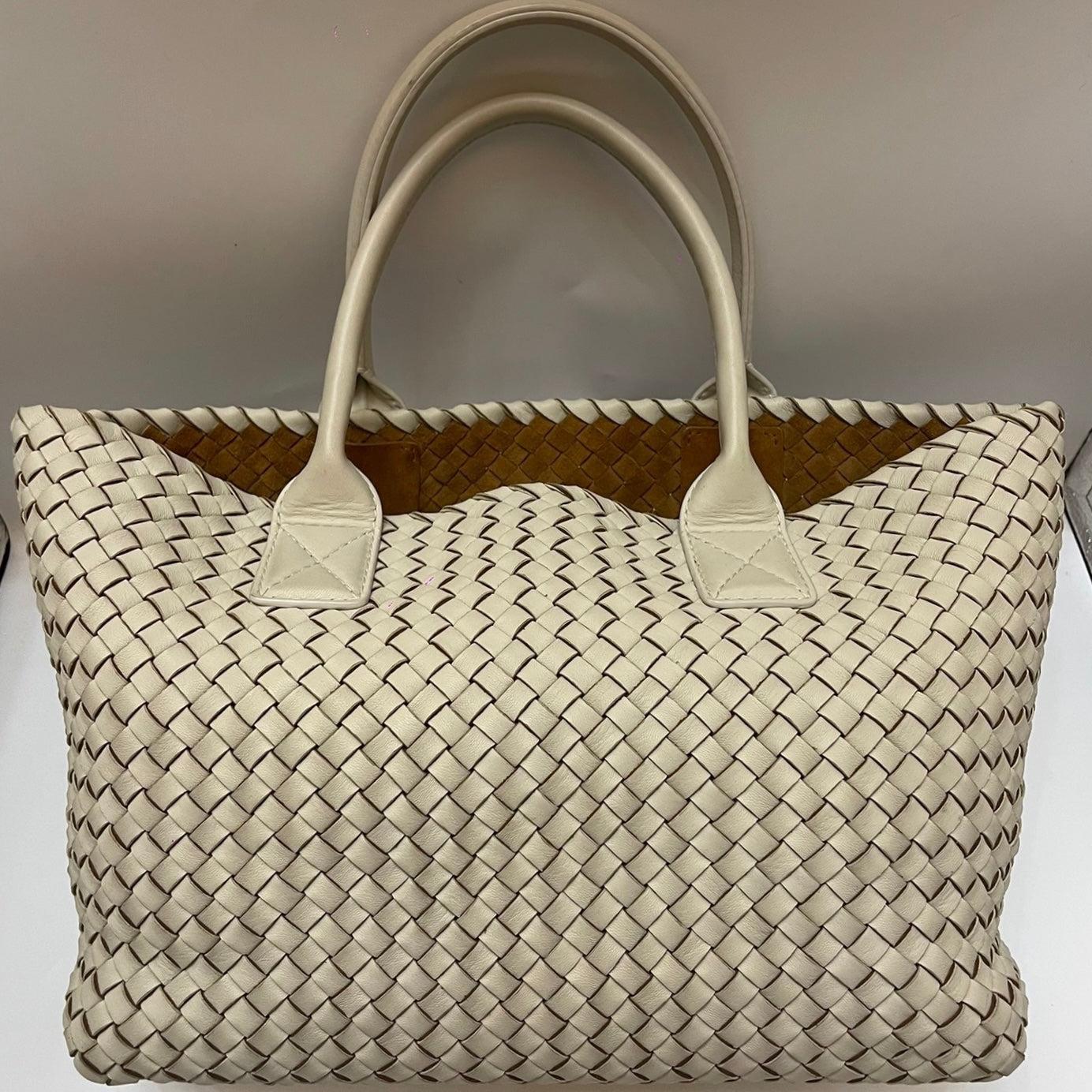Bottega Veneta Cabat Tote Small/Medium Intreccio Cream White Leather and Suede Lining 32cm
 These are professional photos of the actual bag offered by Luxbags.
 Discover the sophisticated luxury of the Bottega Veneta Cabat Intreccio Leather Tote