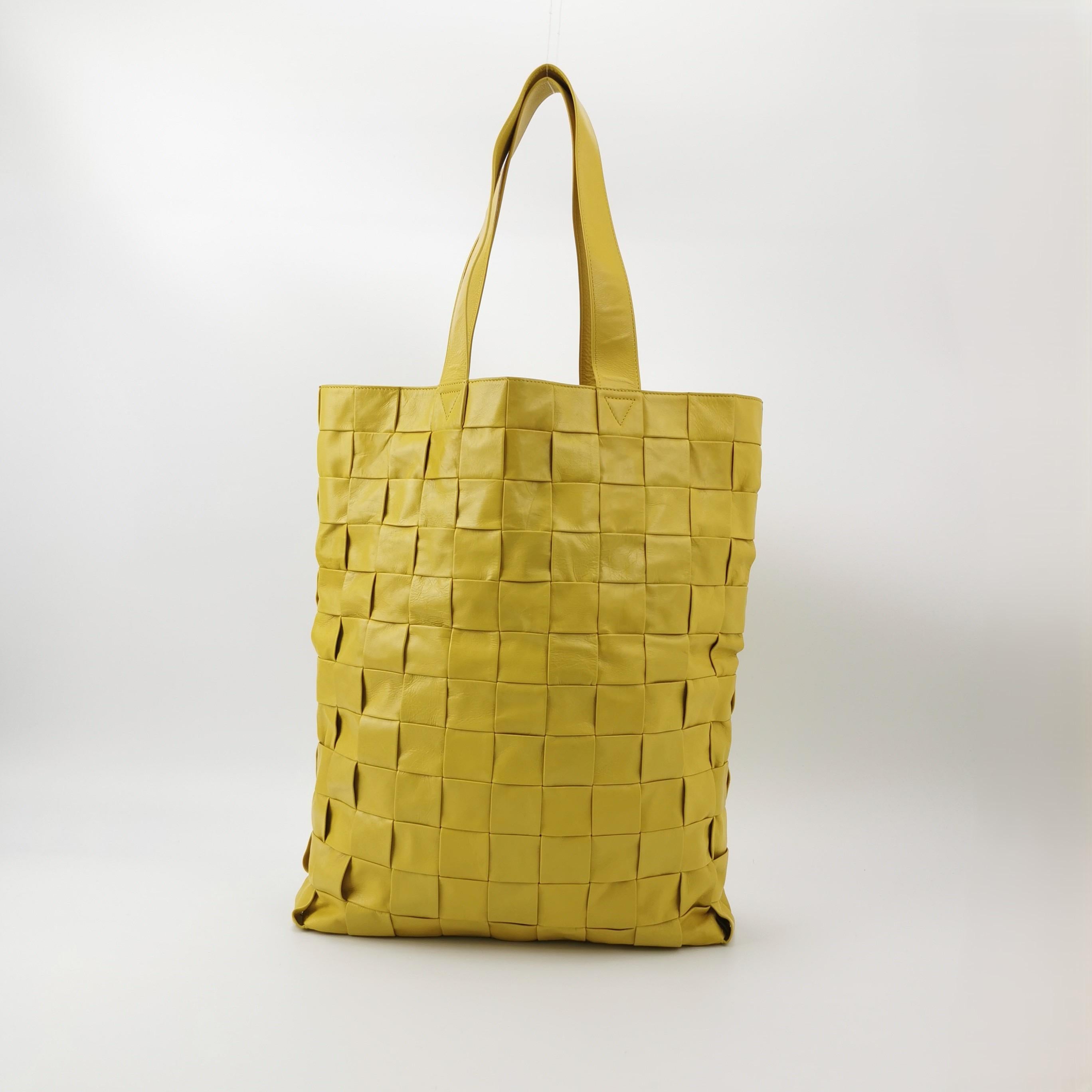 Giallo Bottega Veneta Cabat Borsa Tote Verticale in Pelle di Vitello Lucida Gialla in vendita