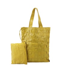 Bottega Veneta Cabat Vertical Jaune Sac à main en cuir de veau brillant