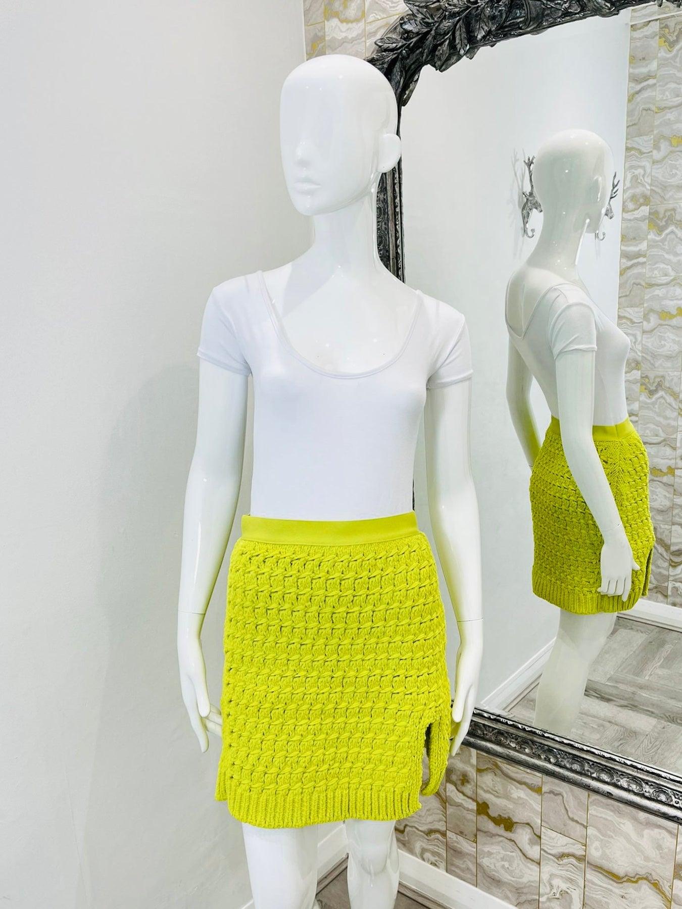 Bottega Veneta Cable Knit Chenille Mini Skirt

Bright fluorescent green skirt in a weighty chenille material echoing the famous signature woven style. Chunky ribbed hem and stretchy, fitted waistband.

Additional information:
Size – S
Composition-