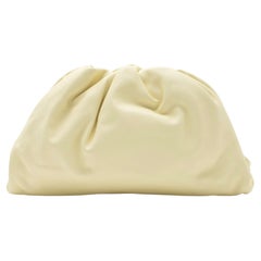 Bottega Veneta, Kalbsleder, „The Pouch“ Clutch