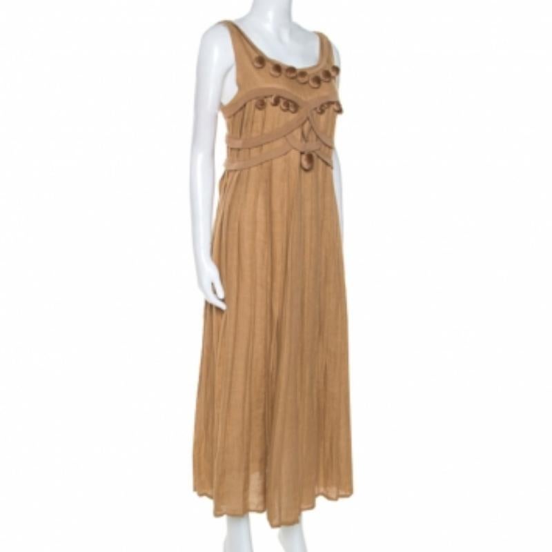 Fin mélange d'élégance et de grâce, cette robe Bottega Veneta sera un excellent achat. Cette robe beige redéfinit votre style et vous emmène sans problème de la semaine au week-end. Célébrez la saison avec une tenue impressionnante comme cette robe