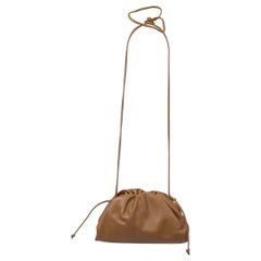 BOTTEGA VENETA Borsa a tracolla MINI POUCH in pelle marrone cammello