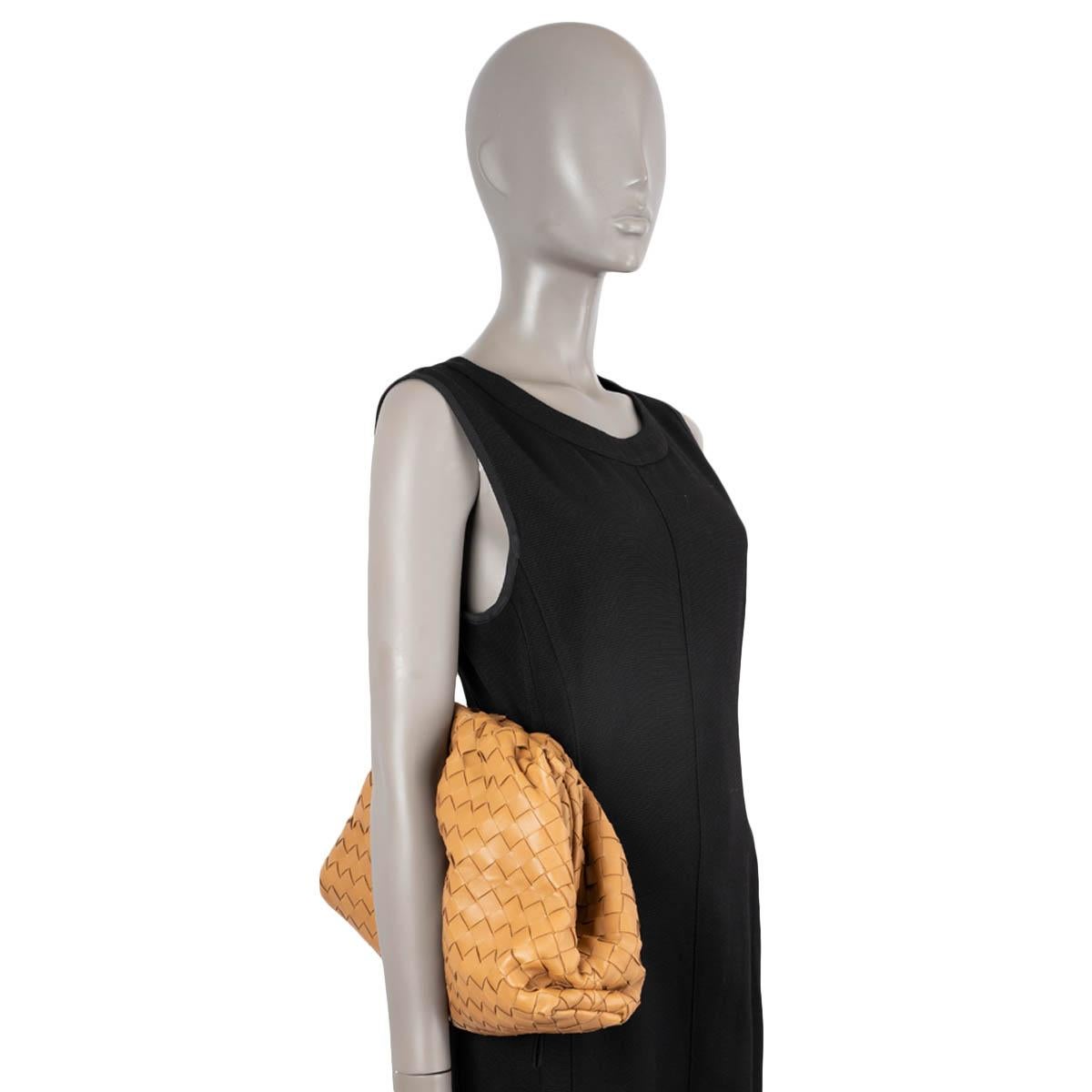 BOTTEGA VENETA camel Intrecciato leather CLASSIC POUCH Clutch Bag For Sale 3