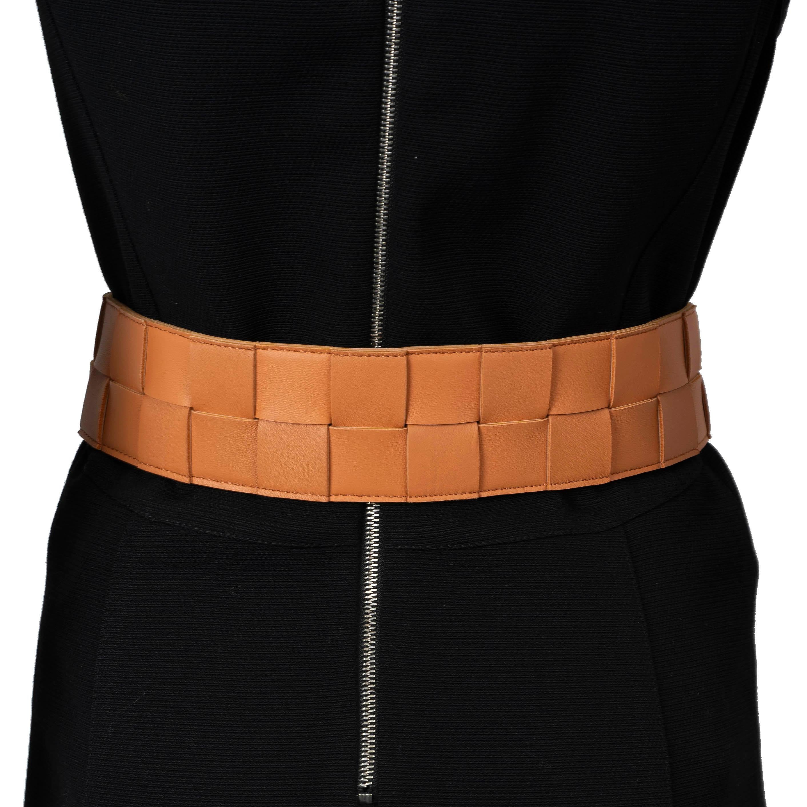 BOTTEGA VENETA camel leather MAXI INTRECCIATO Waist Belt 75 In Excellent Condition For Sale In Zürich, CH