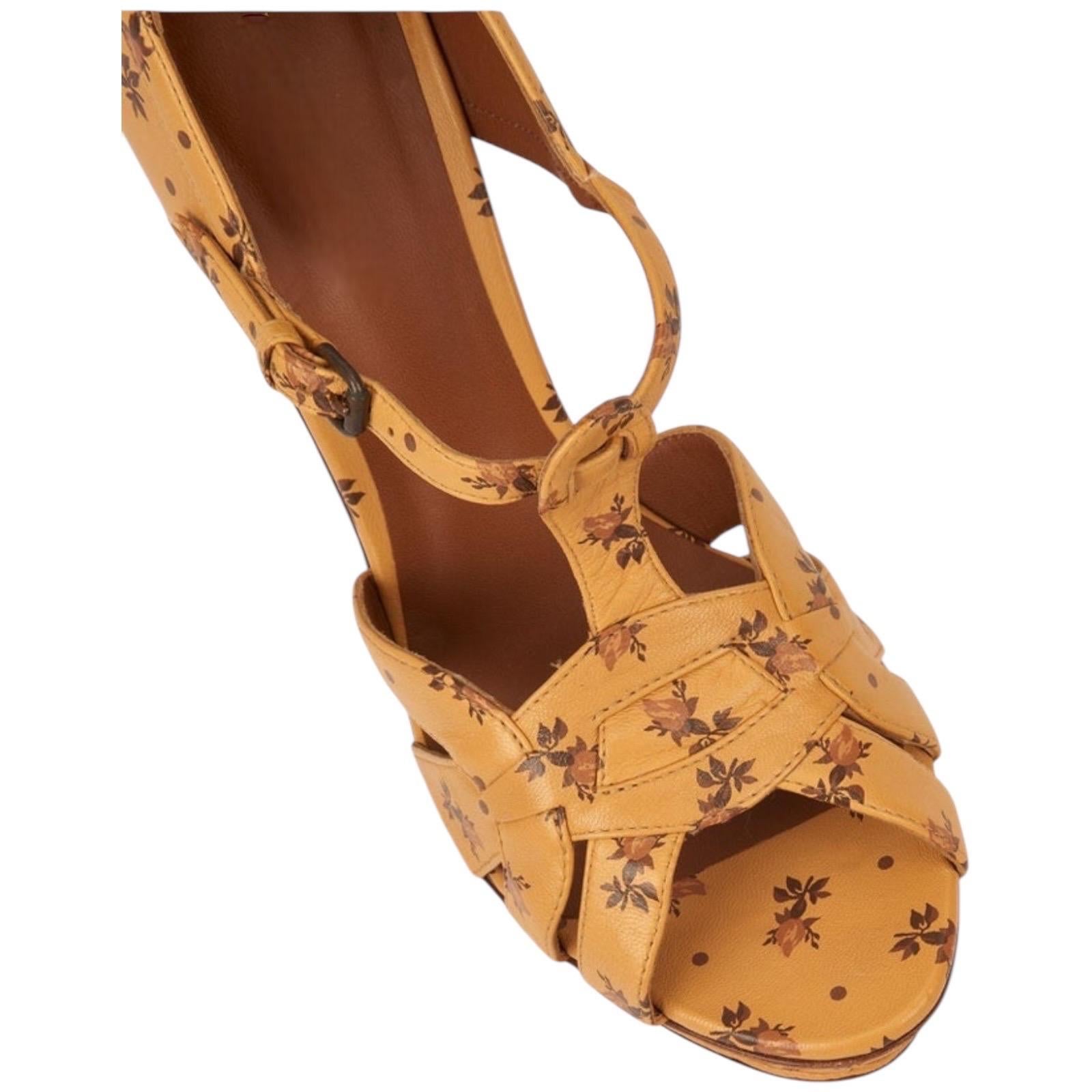 BOTTEGA VENETA Caramel Tan Flower Print Leather Intrecciato Wedge Sandals 39 For Sale 5