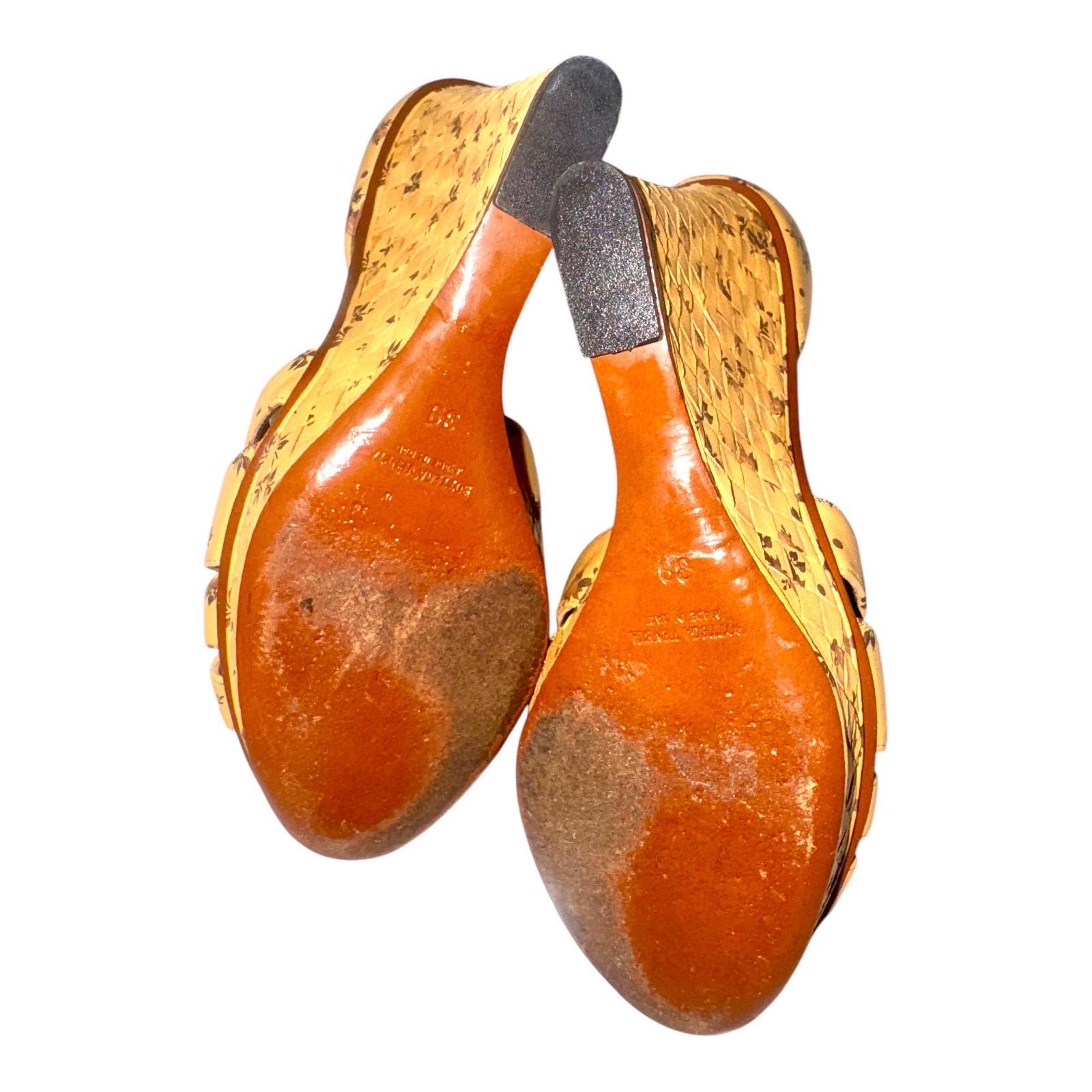BOTTEGA VENETA Caramel Tan Flower Print Leather Intrecciato Wedge Sandals 39 For Sale 7