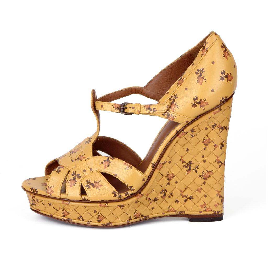 Brown BOTTEGA VENETA Caramel Tan Flower Print Leather Intrecciato Wedge Sandals 39 For Sale