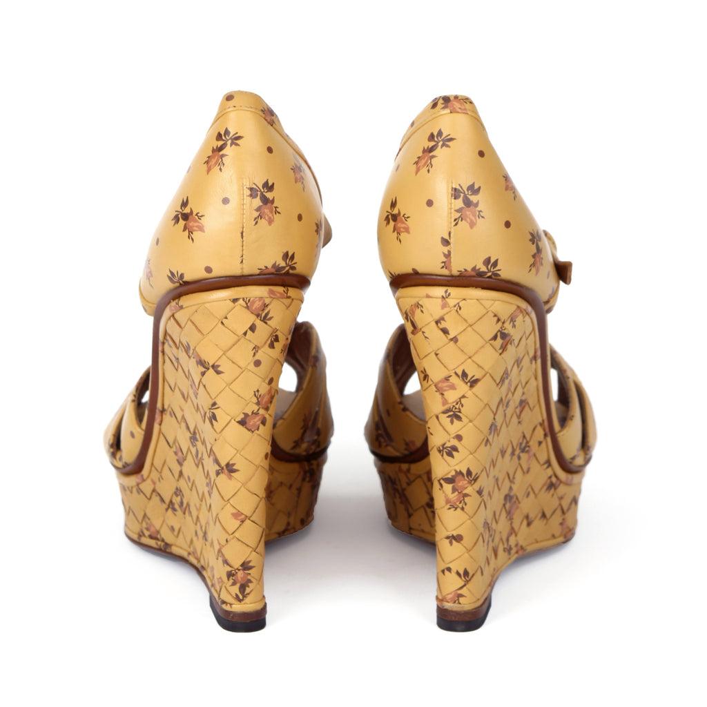 BOTTEGA VENETA Caramel Tan Flower Print Leather Intrecciato Wedge Sandals 39 For Sale 1